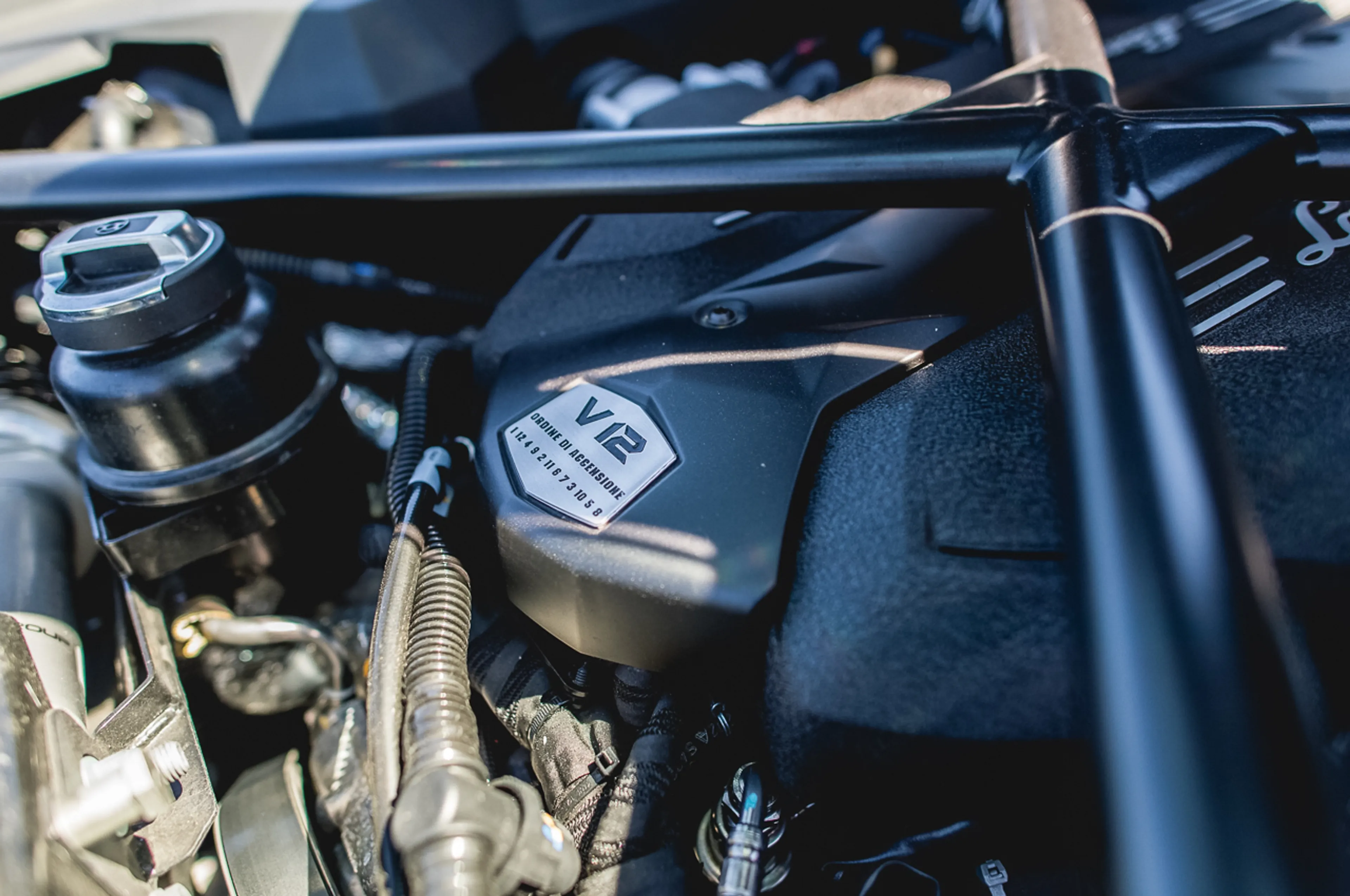 Lamborghini Aventador S Roadster thumbnail 4