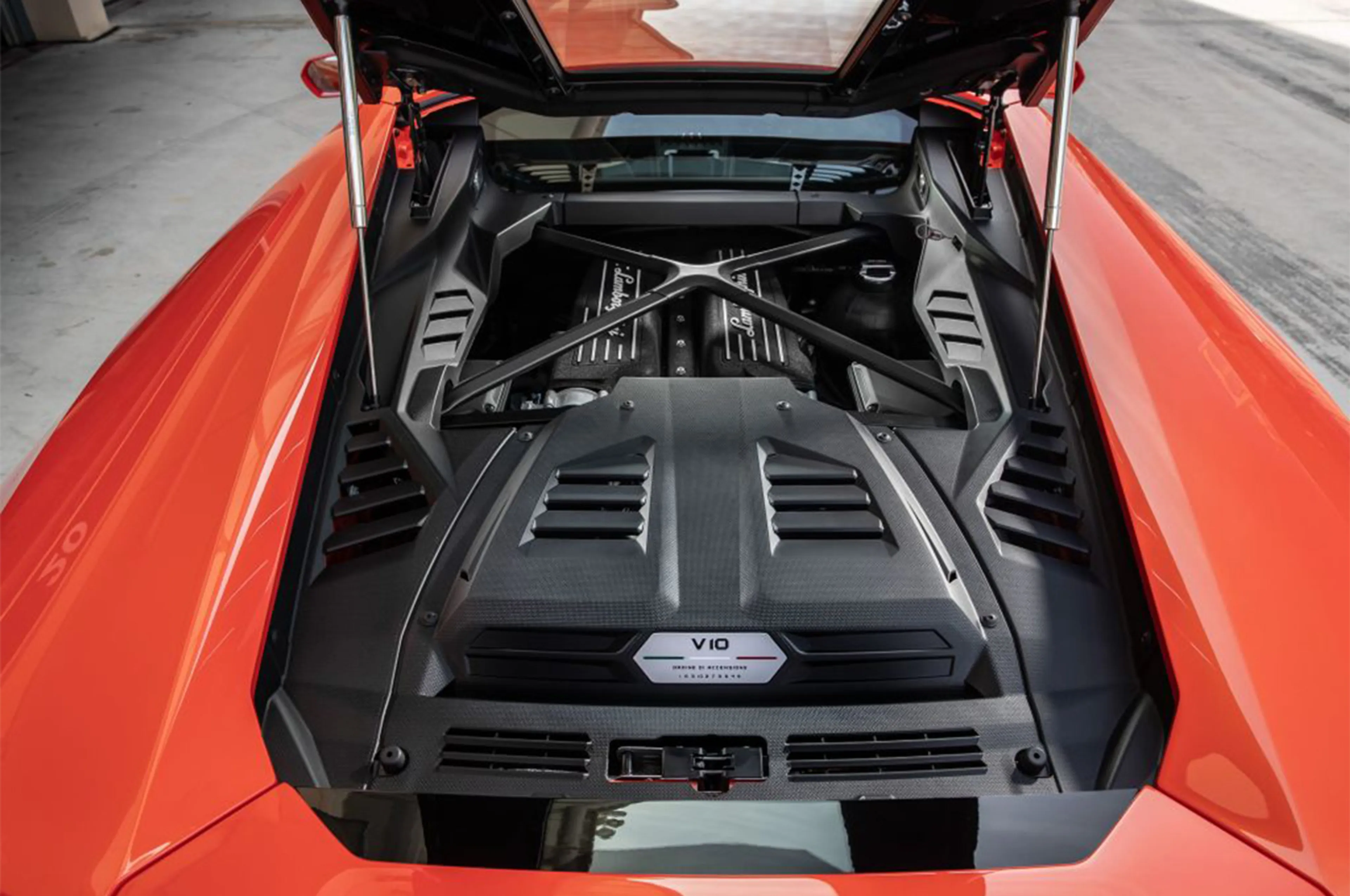 Lamborghini Huracan Evo thumbnail 4