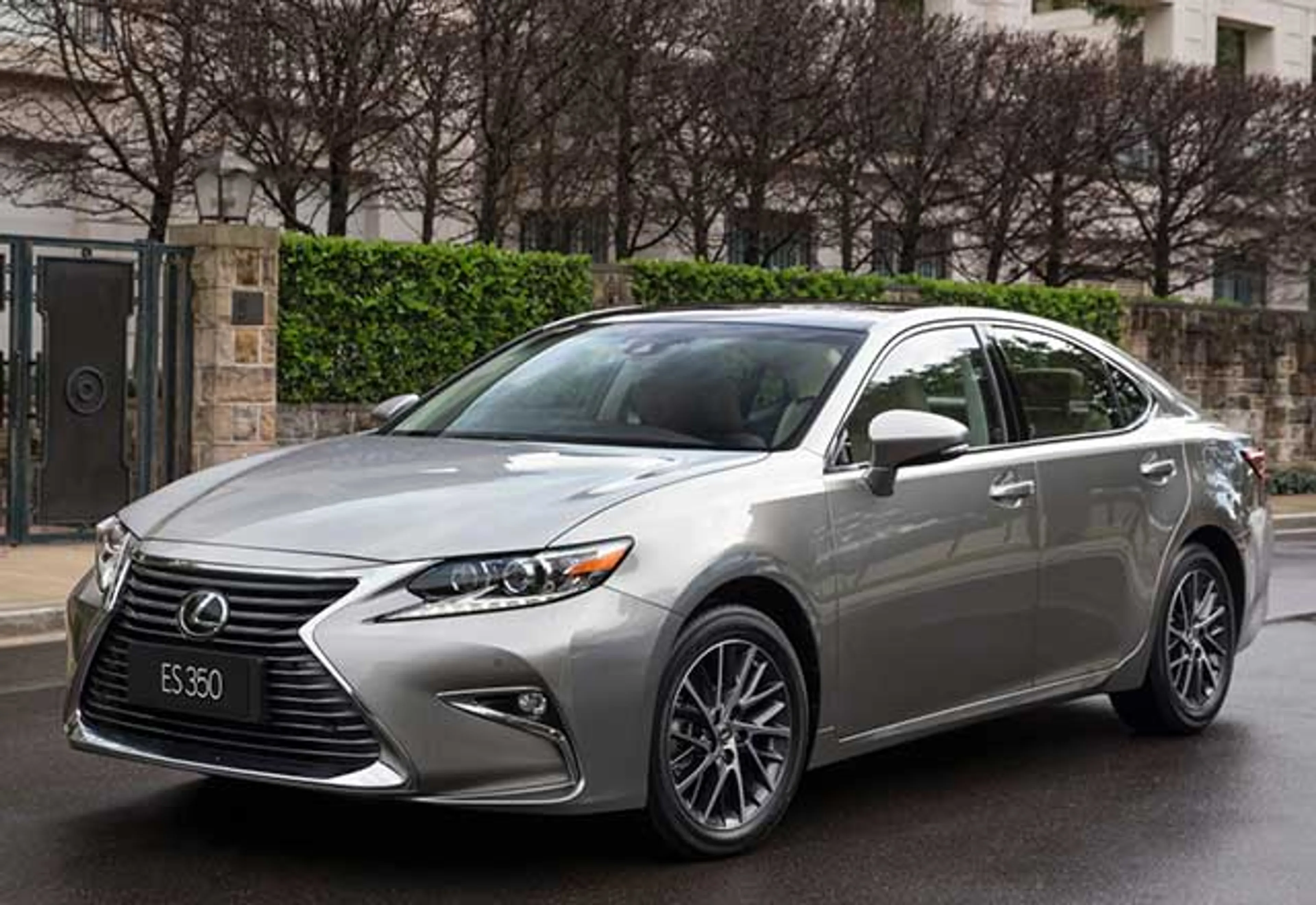 2015 Lexus ES 350 — photo 1