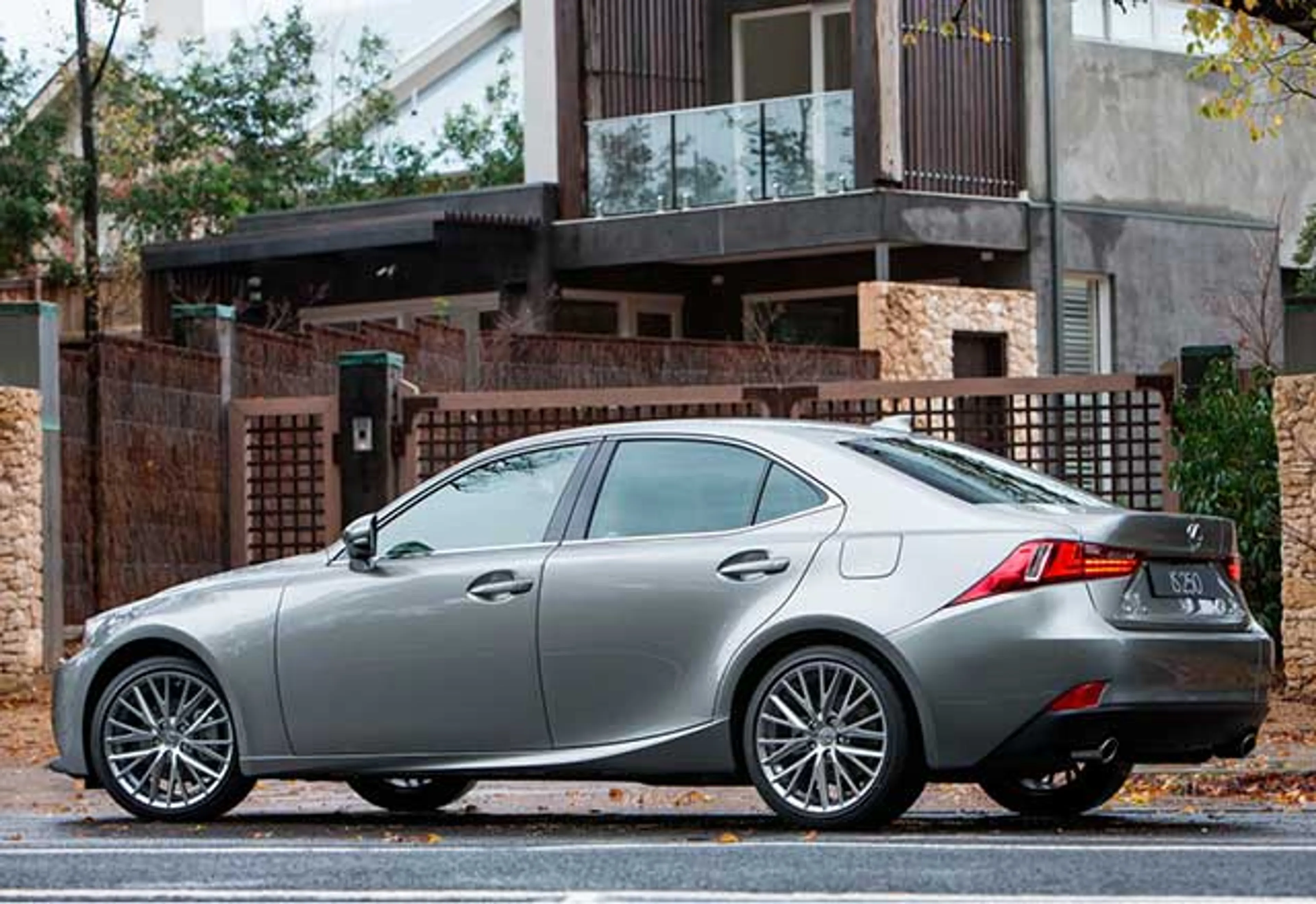 2015 Lexus IS 350 thumbnail 2