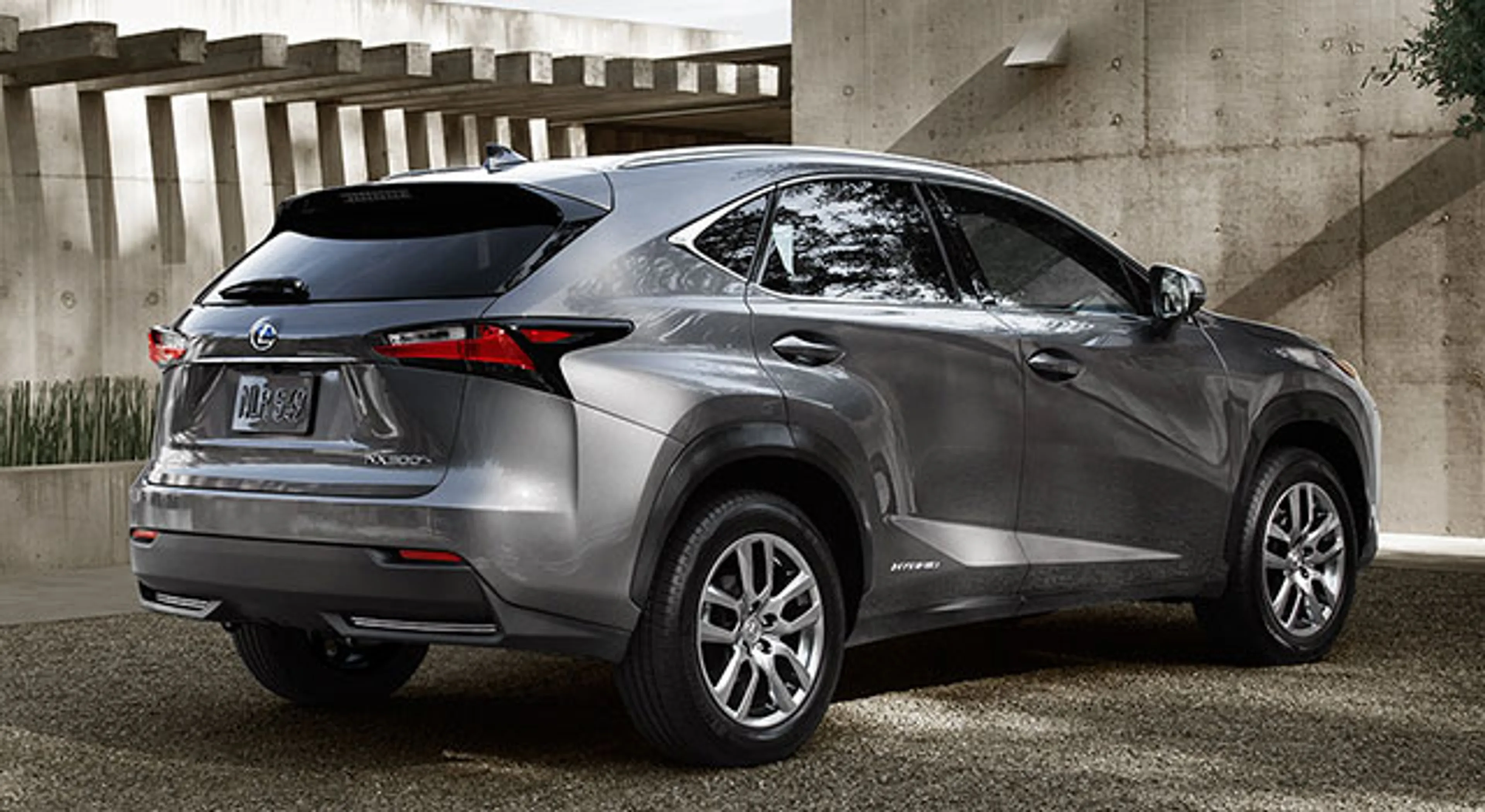 2015 Lexus NX 300h thumbnail 2