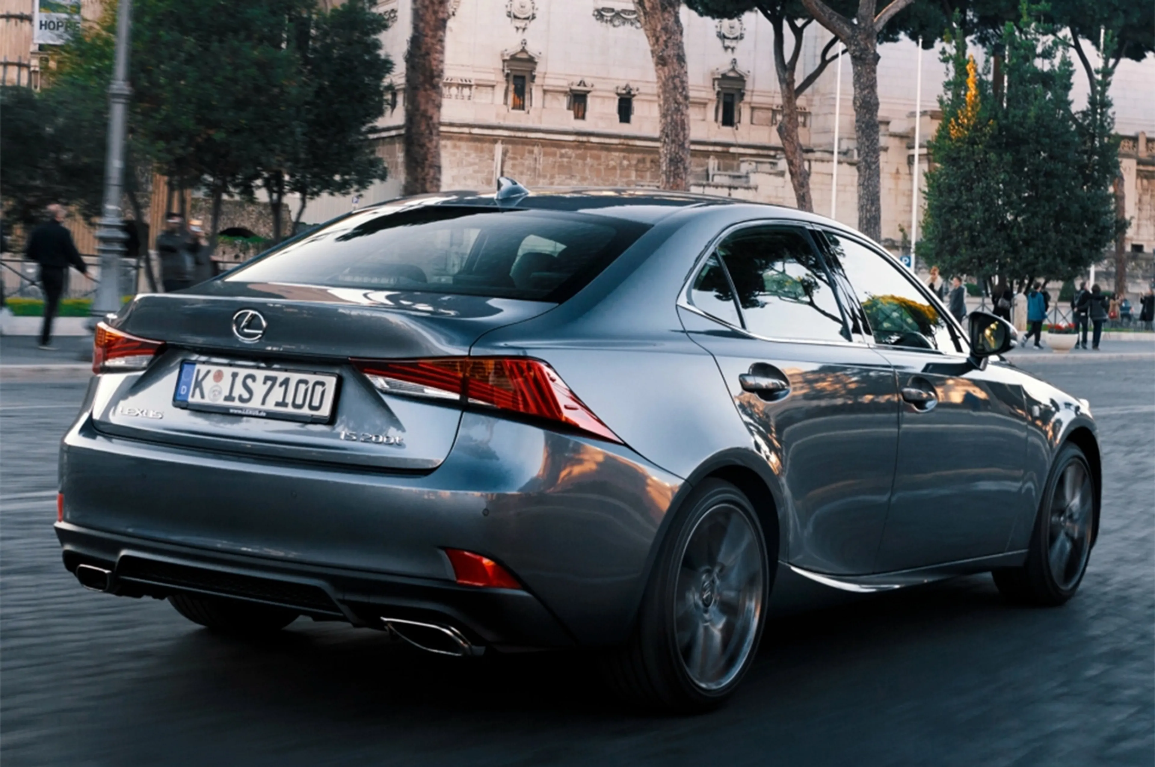 2017 Lexus IS 350 V6 thumbnail 2