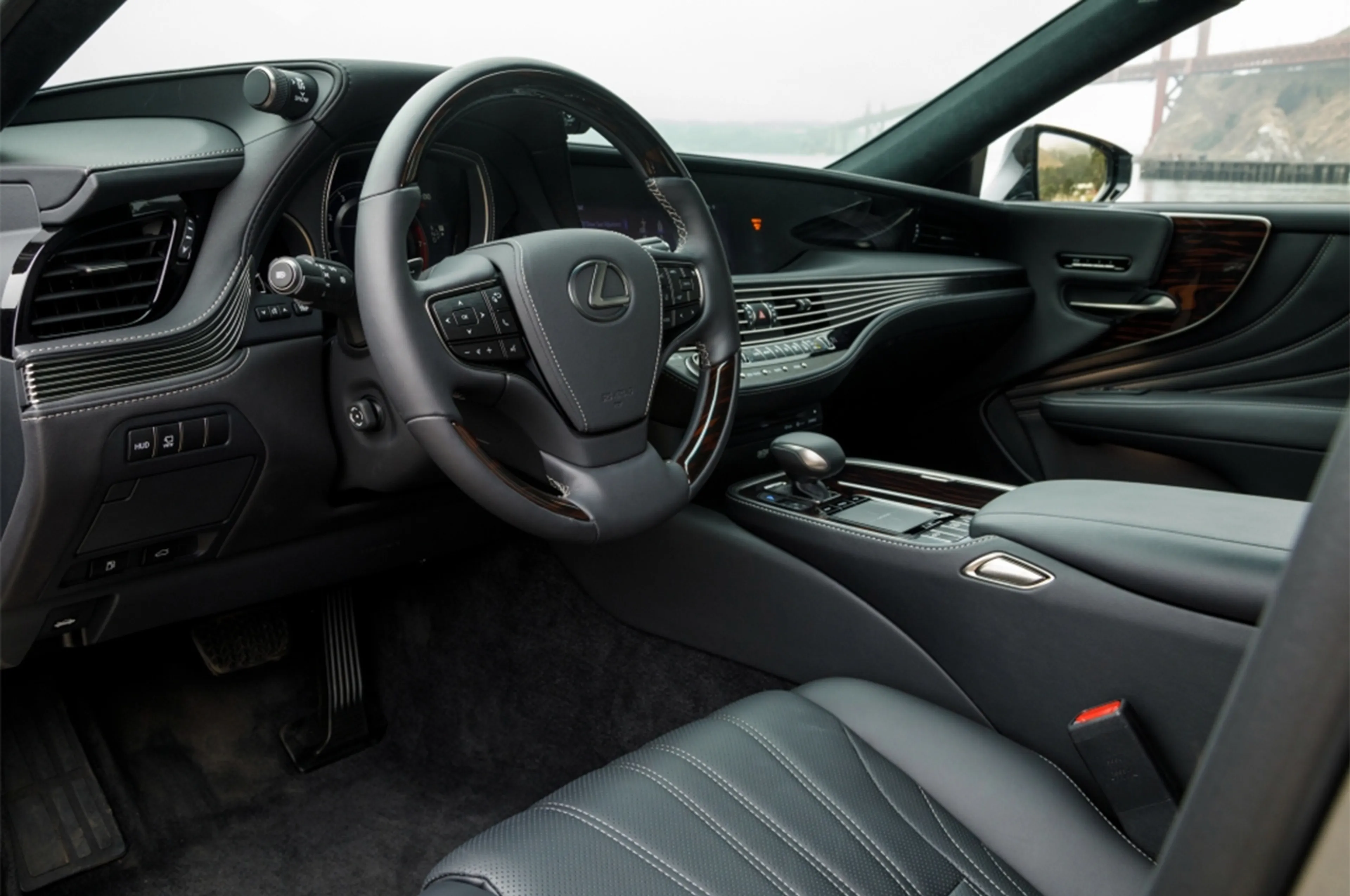 2018 Lexus LS 500 5-seater thumbnail 3