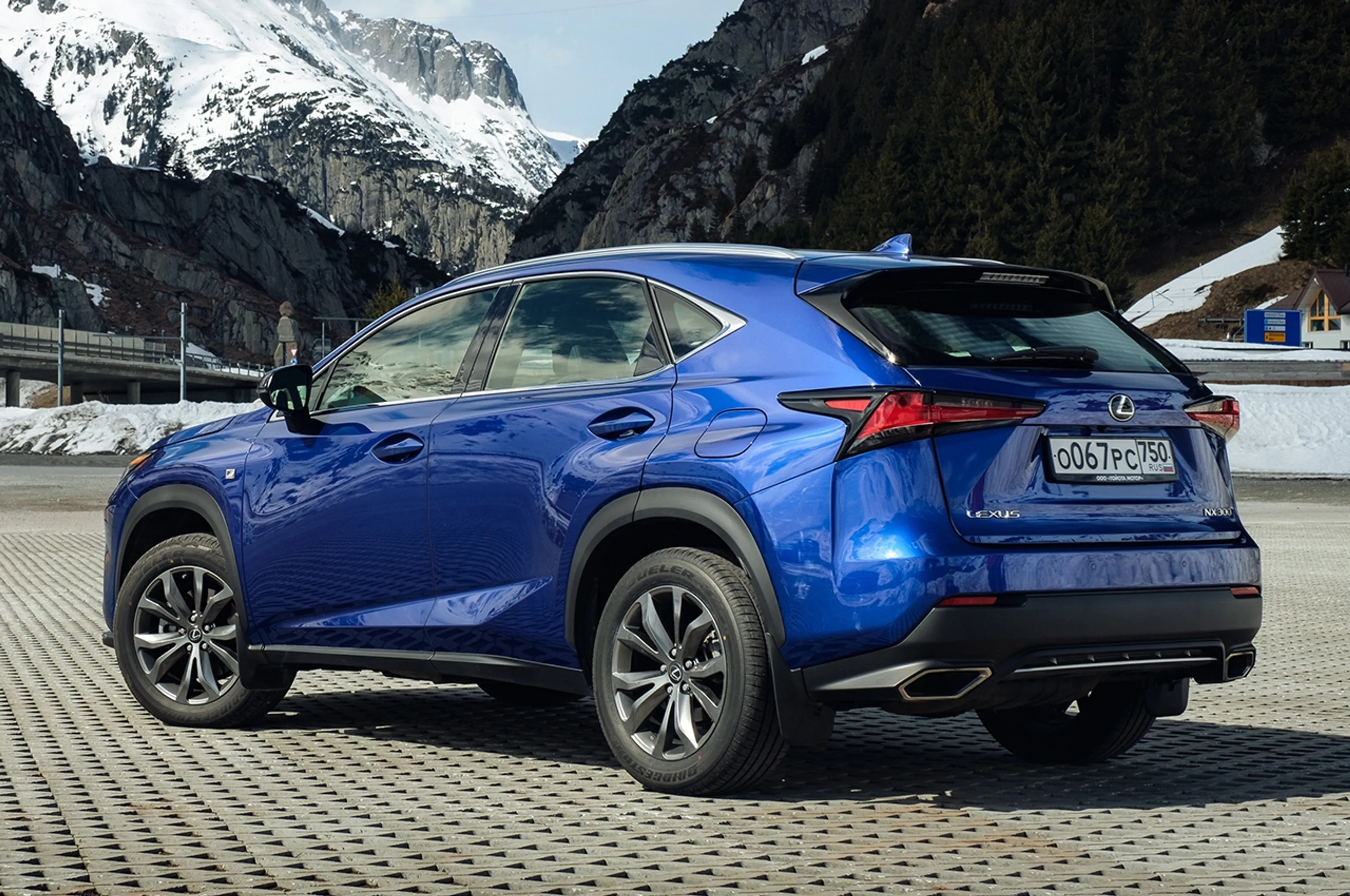 2018 Lexus NX 300 F-Sport thumbnail 2