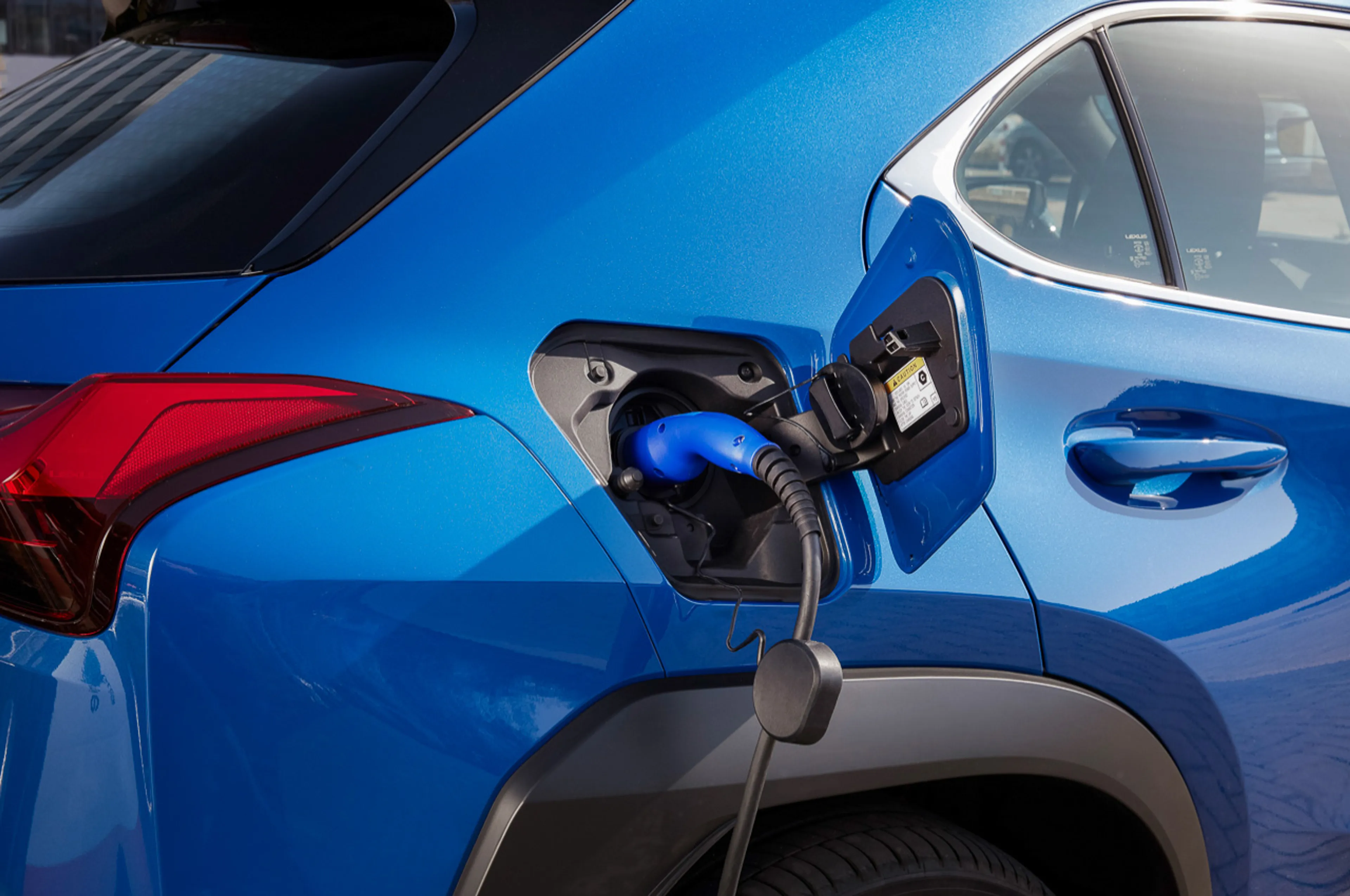 Lexus UX 300e thumbnail 4