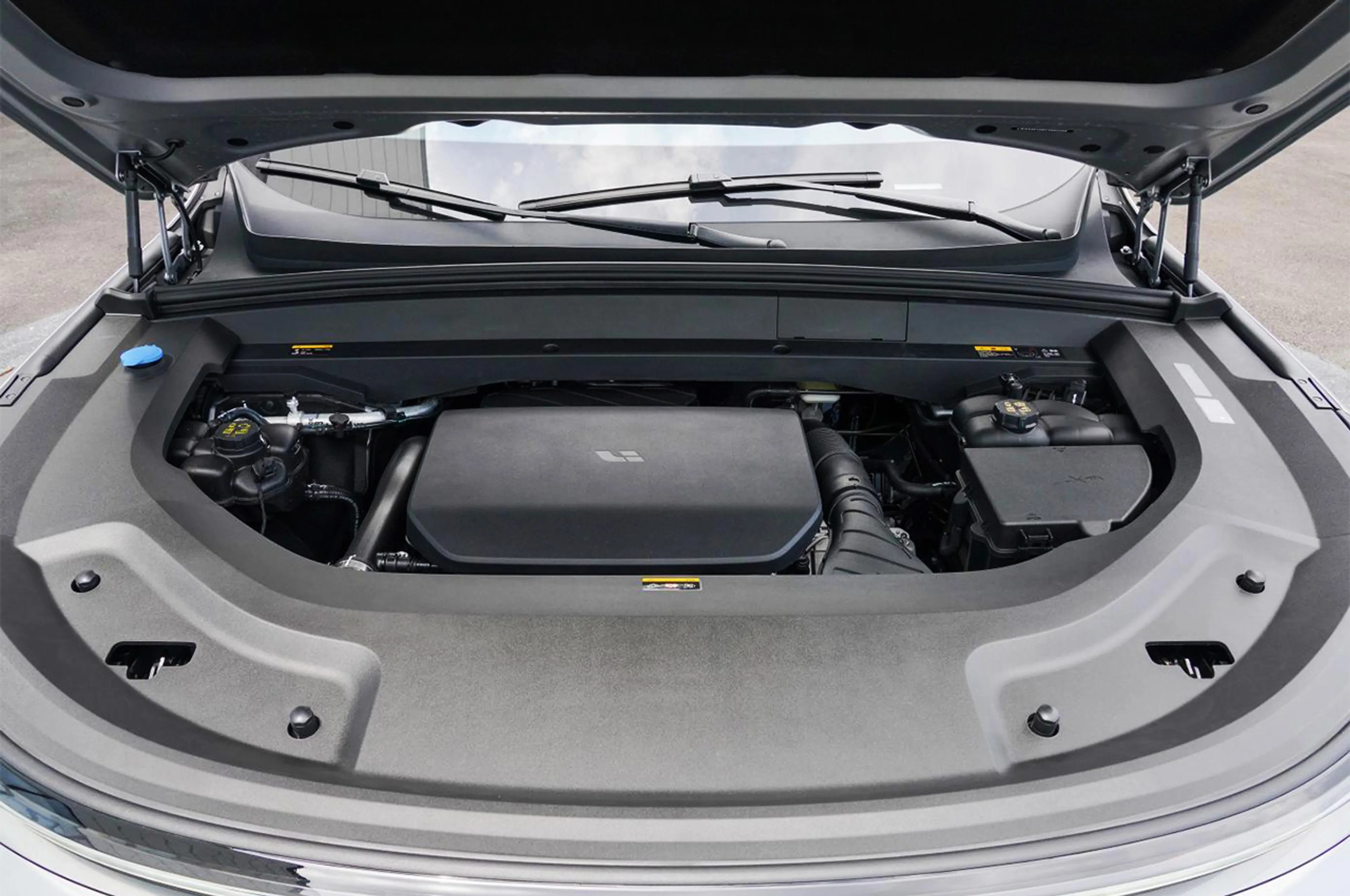 Li Auto L9 thumbnail 4