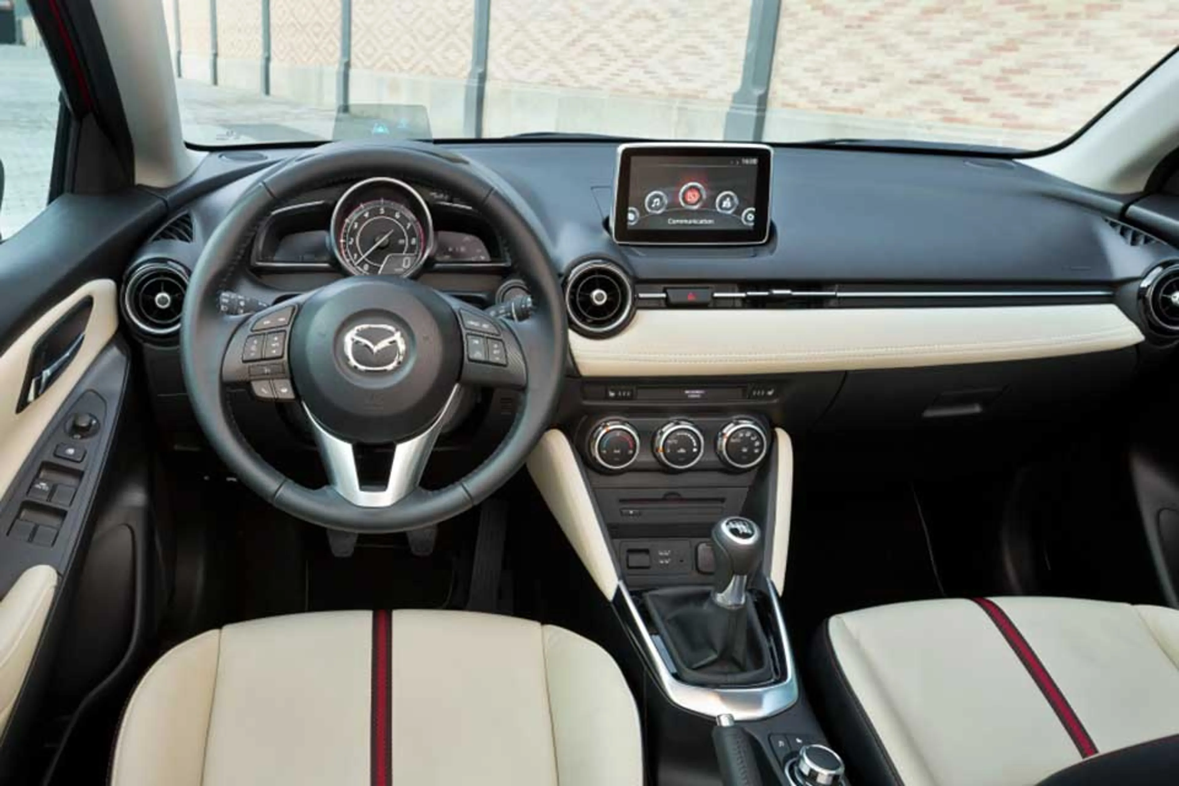 2015 Mazda 2 Hatchback Speed thumbnail 3