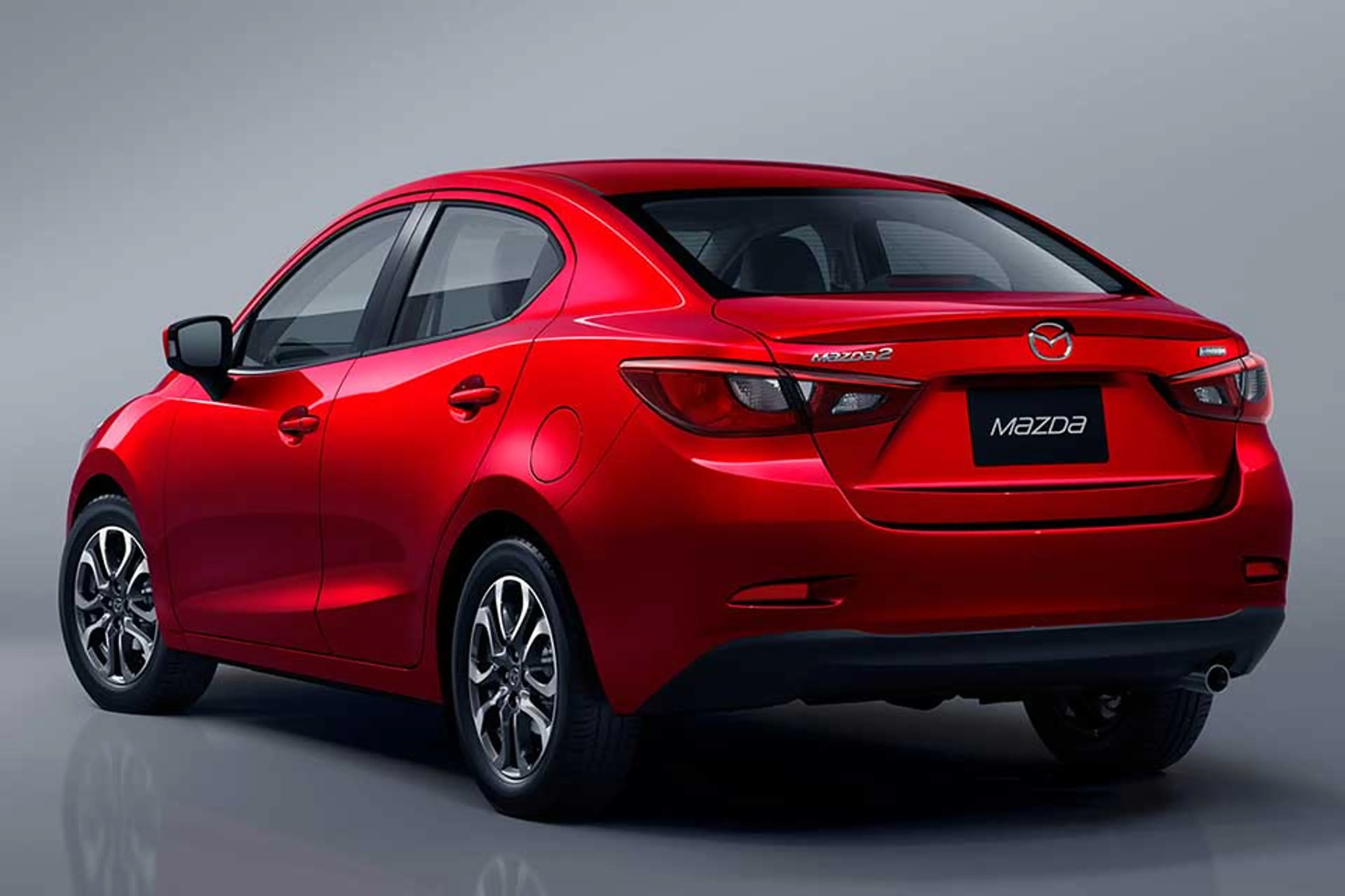 2015 Mazda 2 Sedan SkyActiv-S MT thumbnail 2