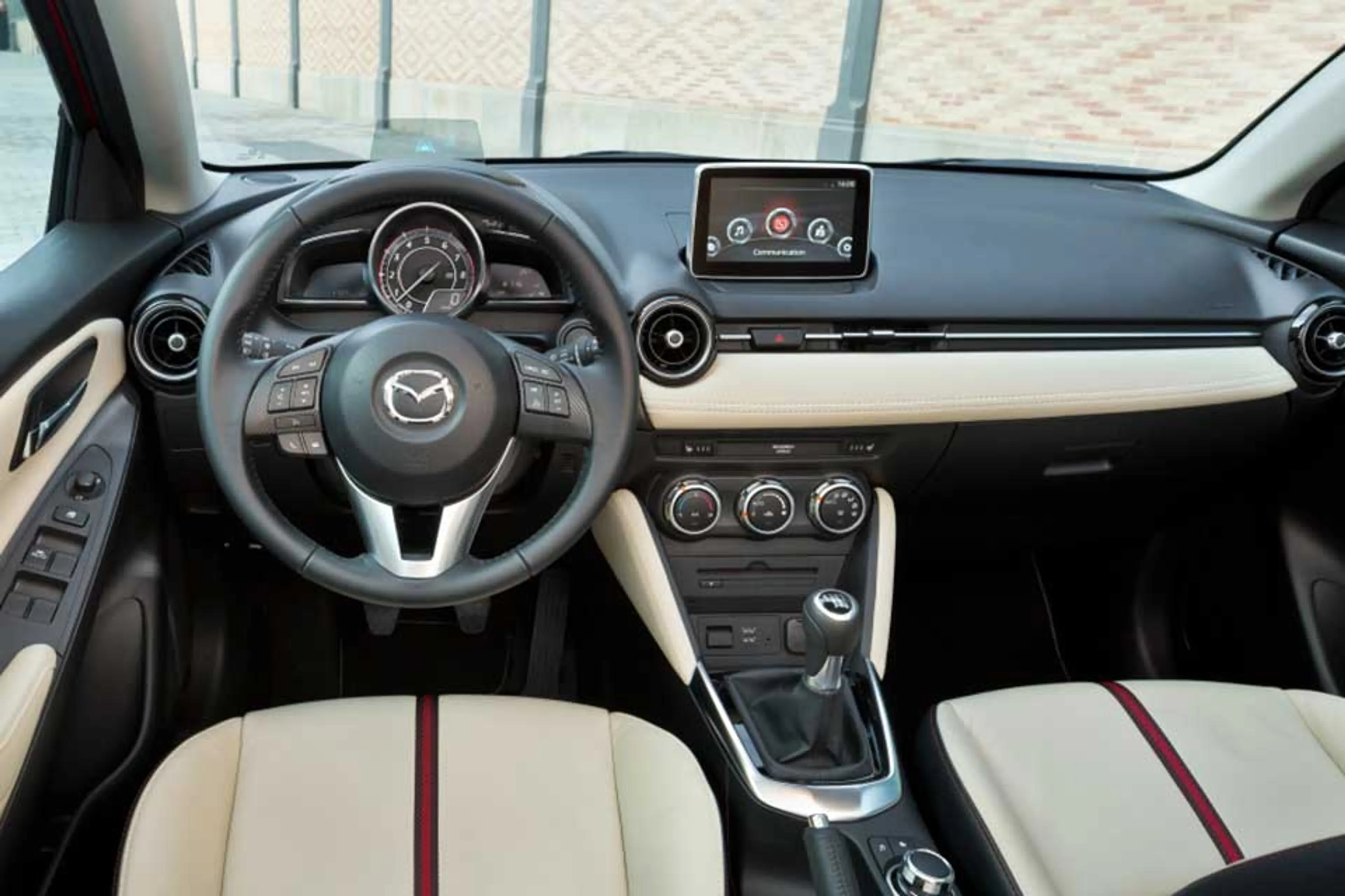 2015 Mazda 2 Sedan SkyActiv-S MT thumbnail 3