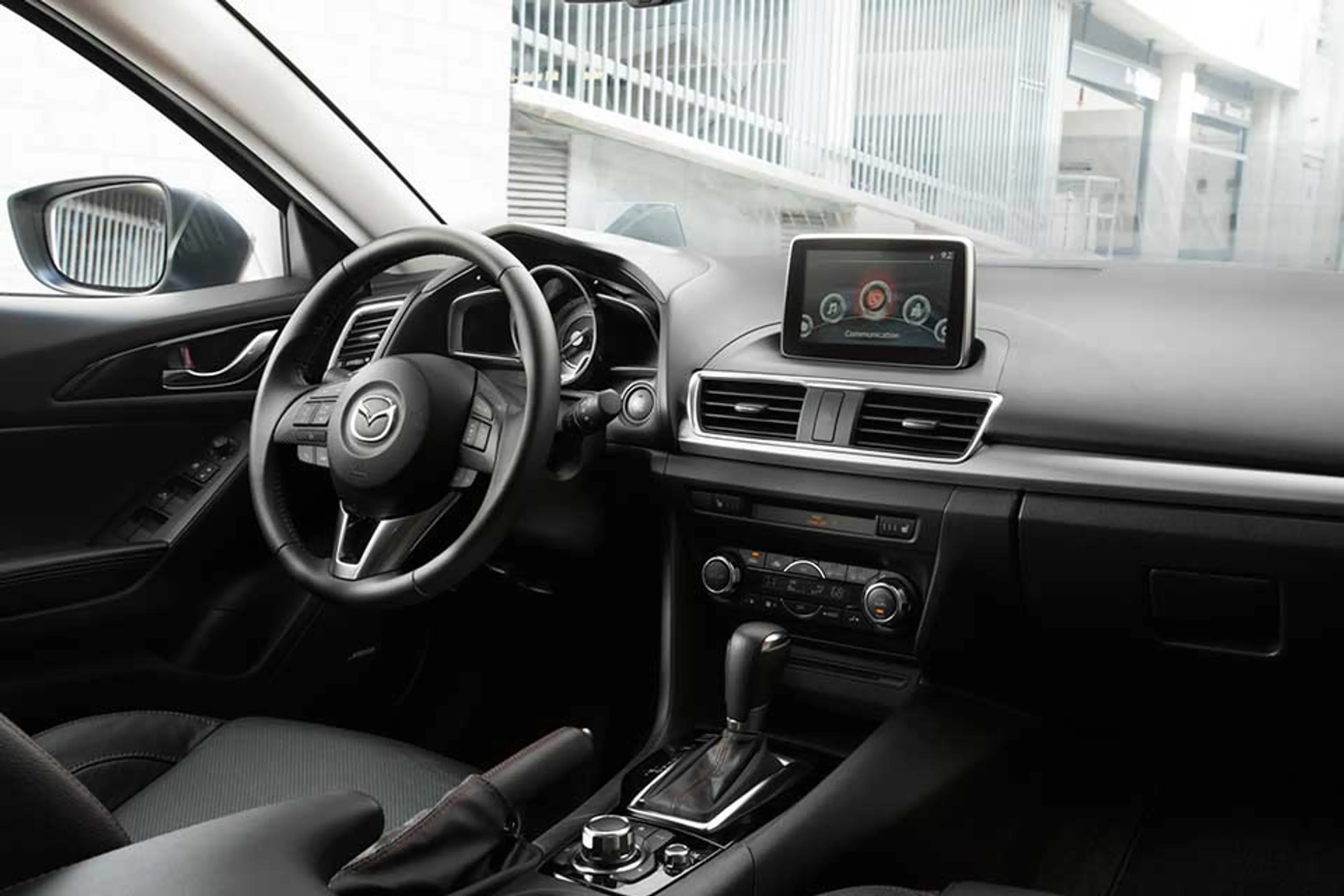 2015 Mazda 3 Hatchback SkyActiv-R AT thumbnail 3