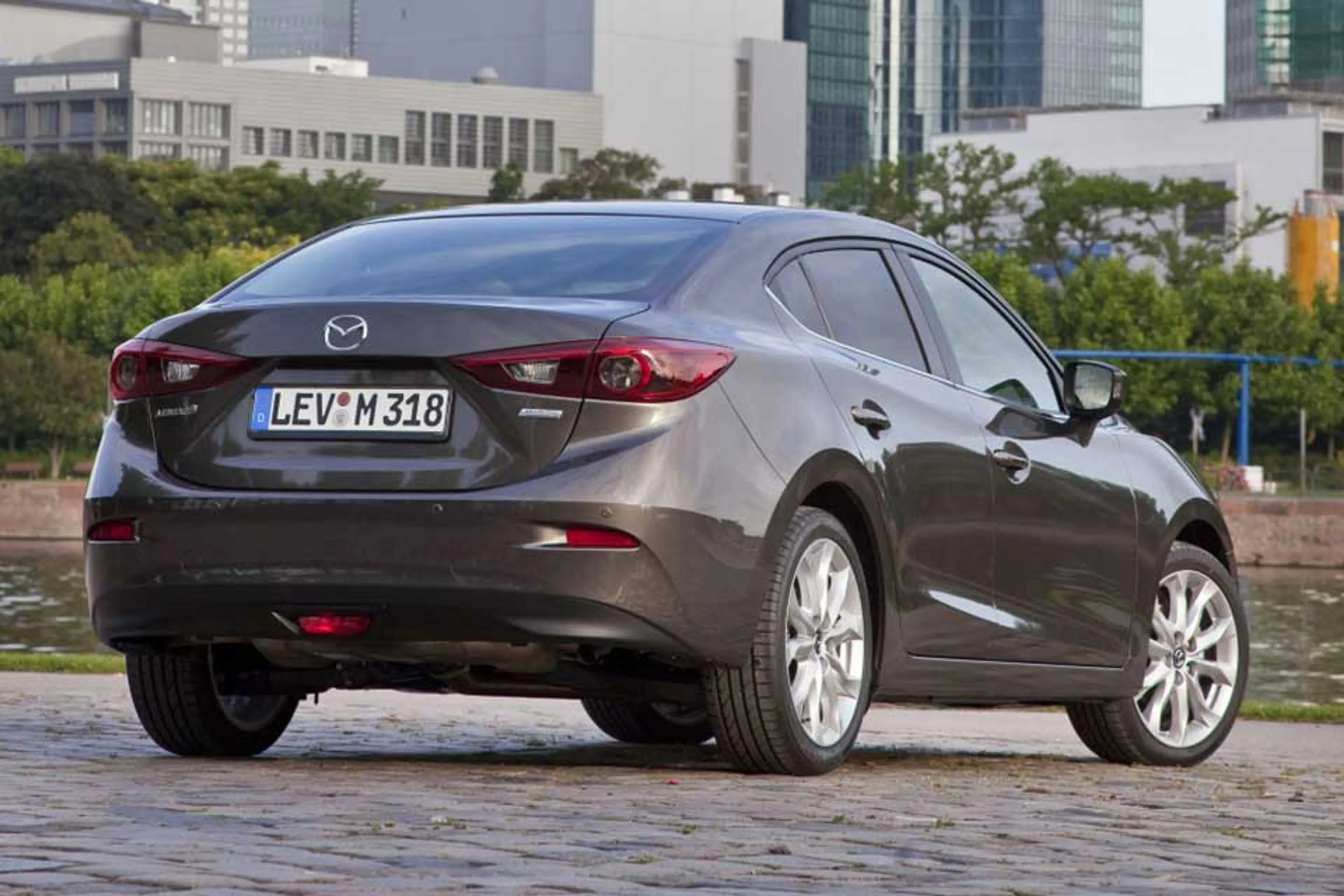 2015 Mazda 3 Sedan SkyActiv-R AT thumbnail 2