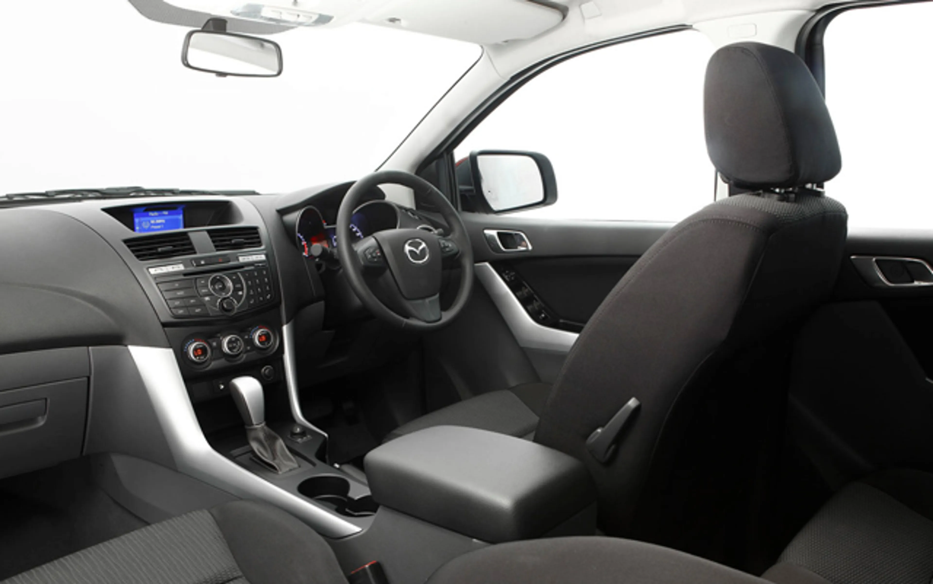 2015 Mazda BT-50 3.2L 4x4 AT Dsl thumbnail 3