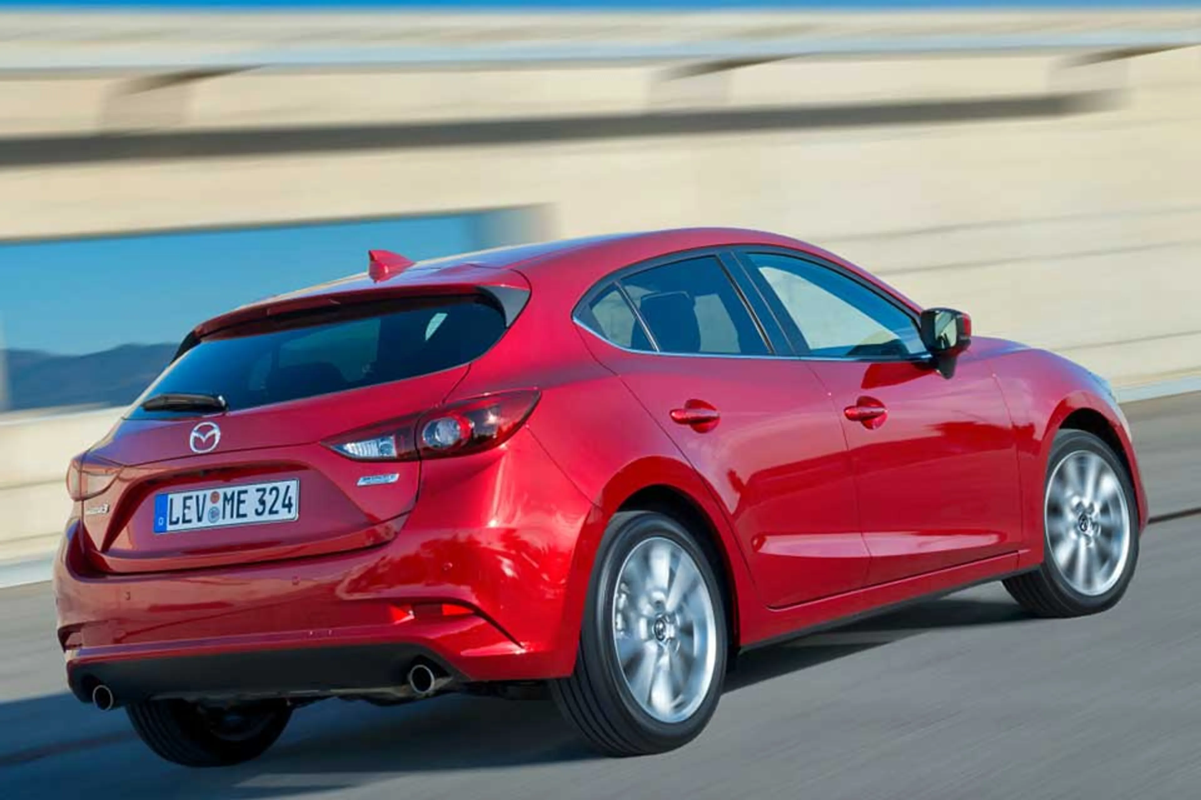 Mazda 3 Hatchback thumbnail 2