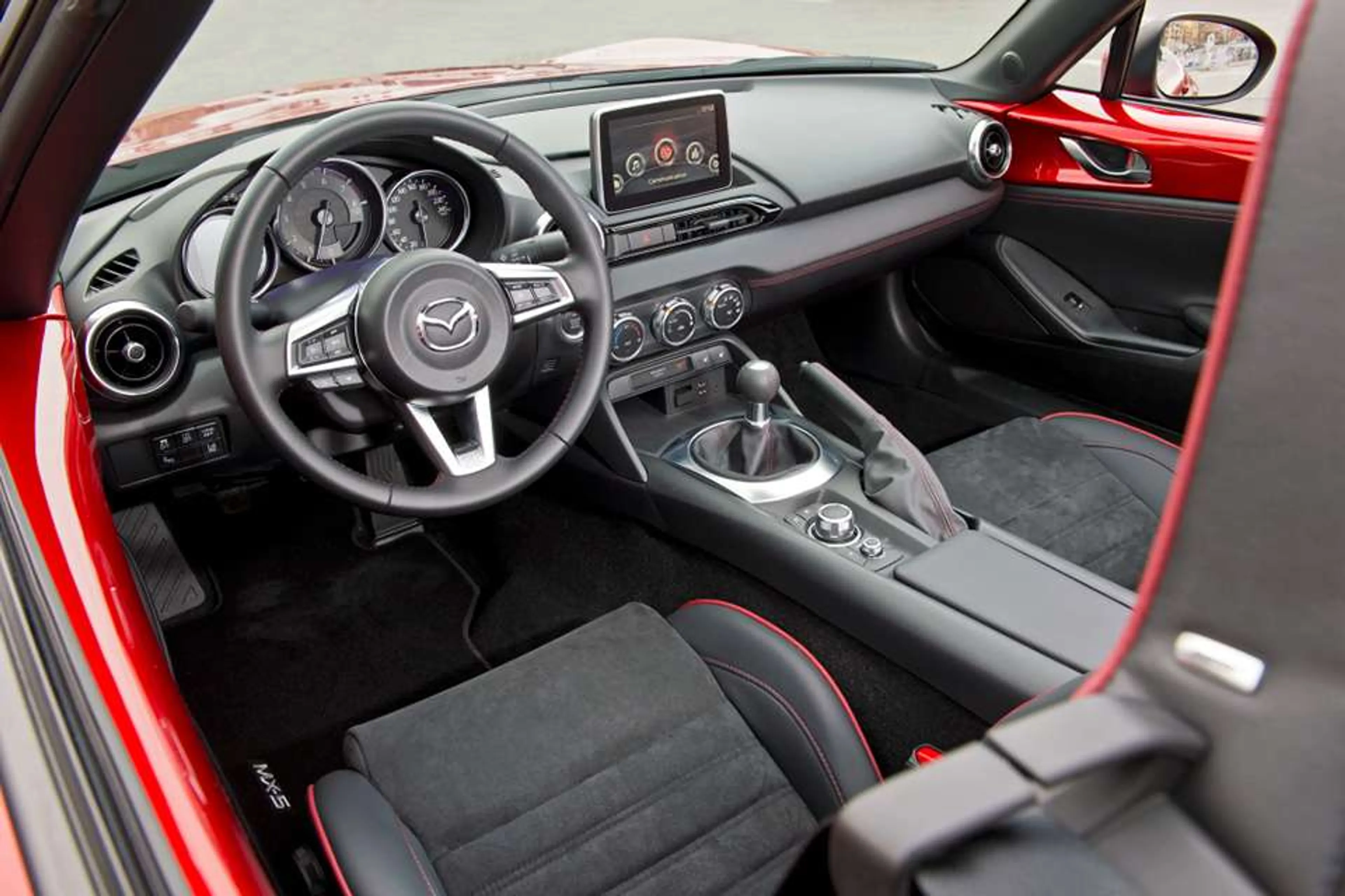 Mazda MX-5 Convertible thumbnail 3