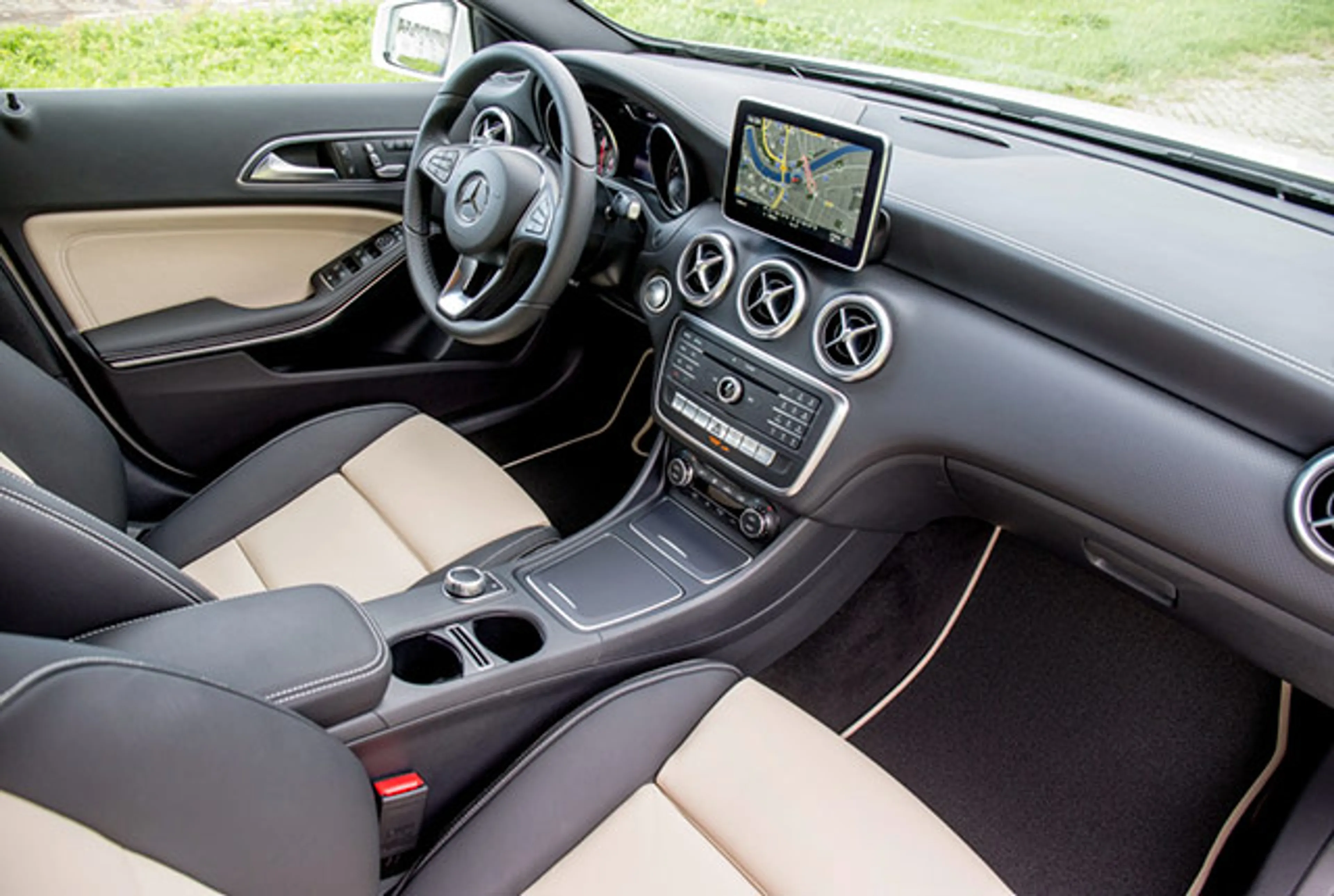 2015 Mercedes-Benz A-Class A45 AMG 4MATIC thumbnail 3