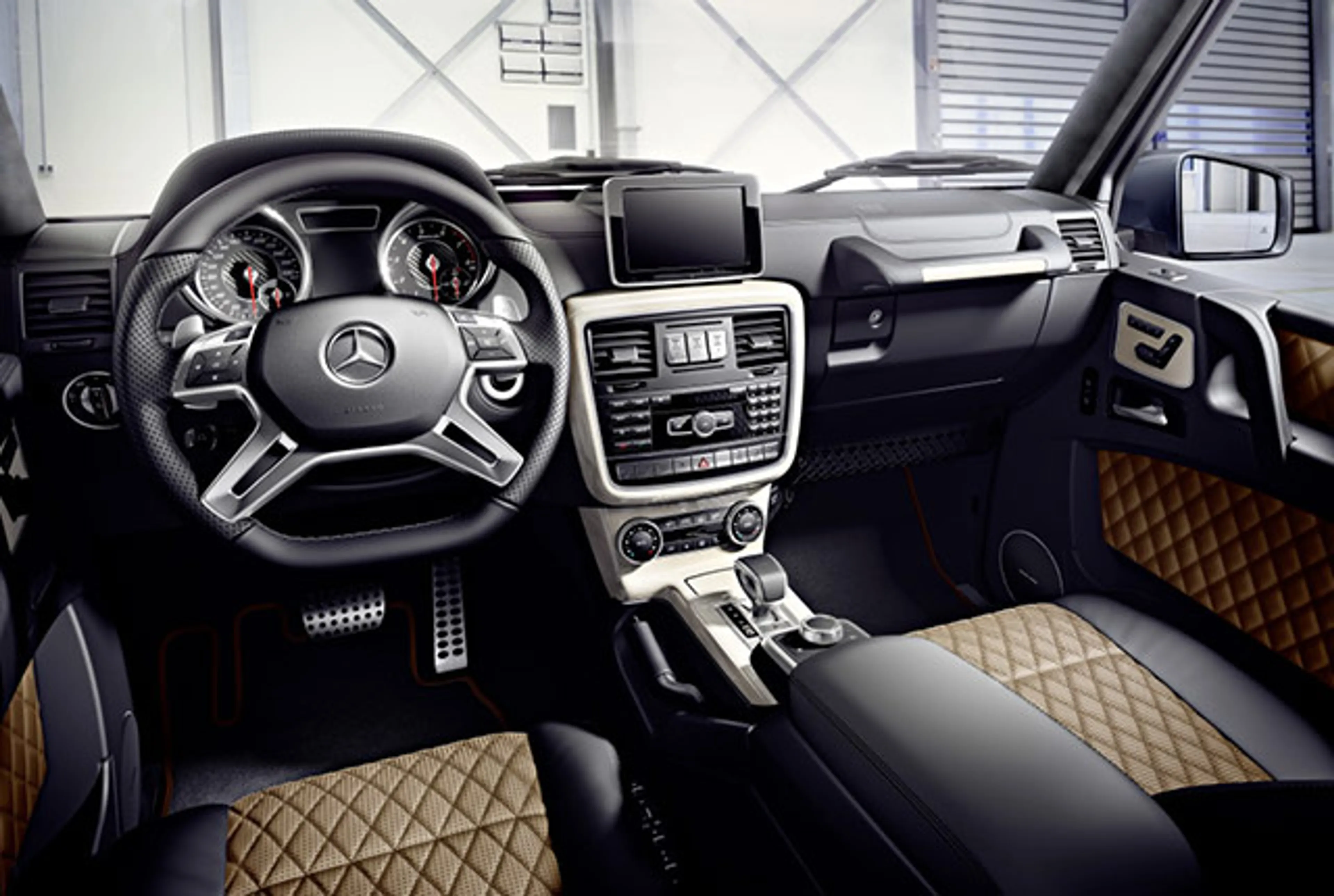 2015 Mercedes-Benz G-Class G 63 AMG thumbnail 3