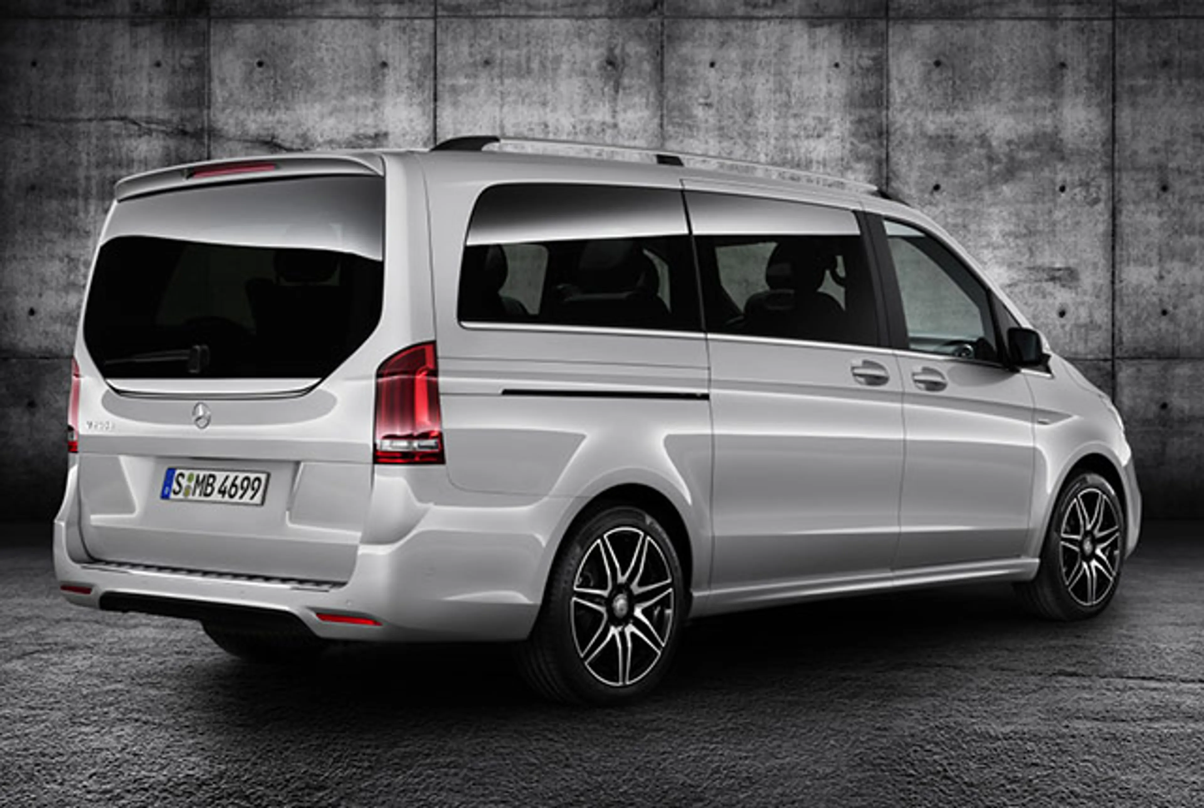 2015 Mercedes-Benz V-Class V 220 CDI Extra Long Avantgarde thumbnail 2