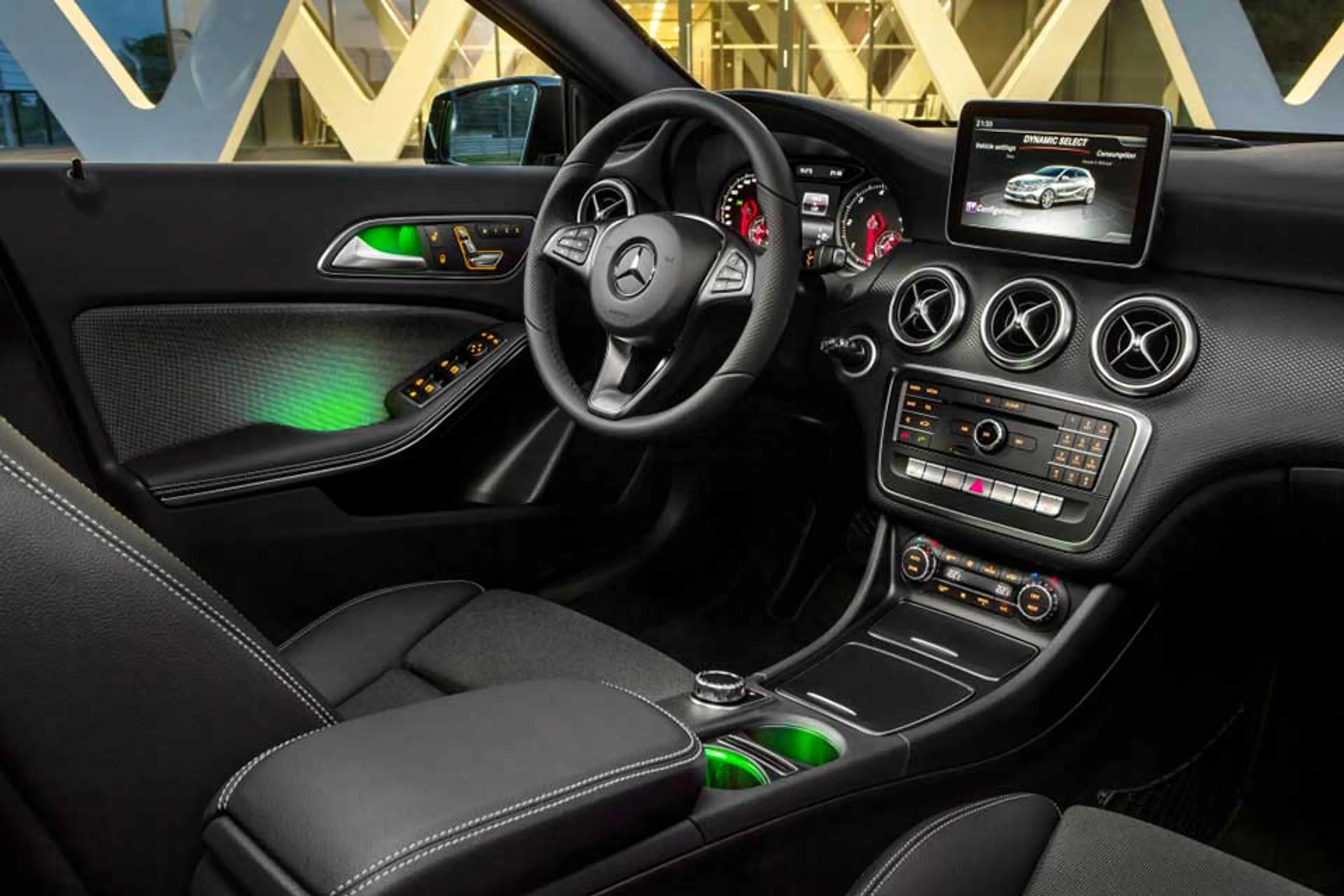 2016 Mercedes-Benz A-Class A200 AMG Line thumbnail 3