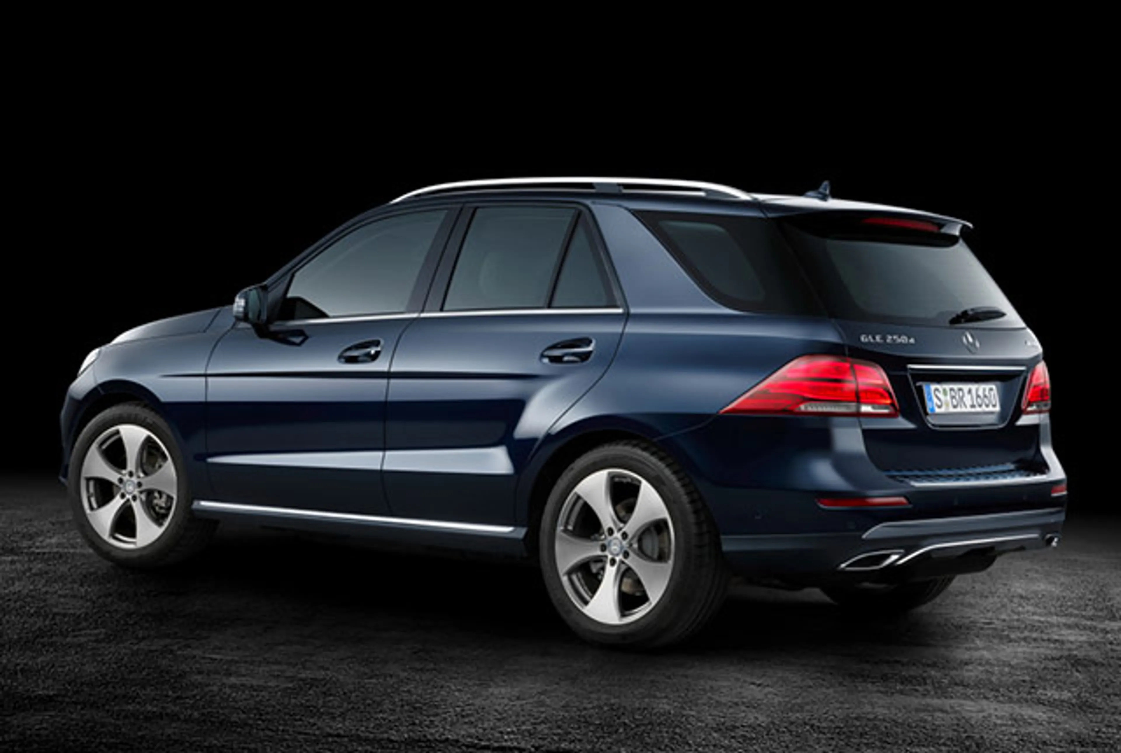 Mercedes-Benz GLE-Class thumbnail 2