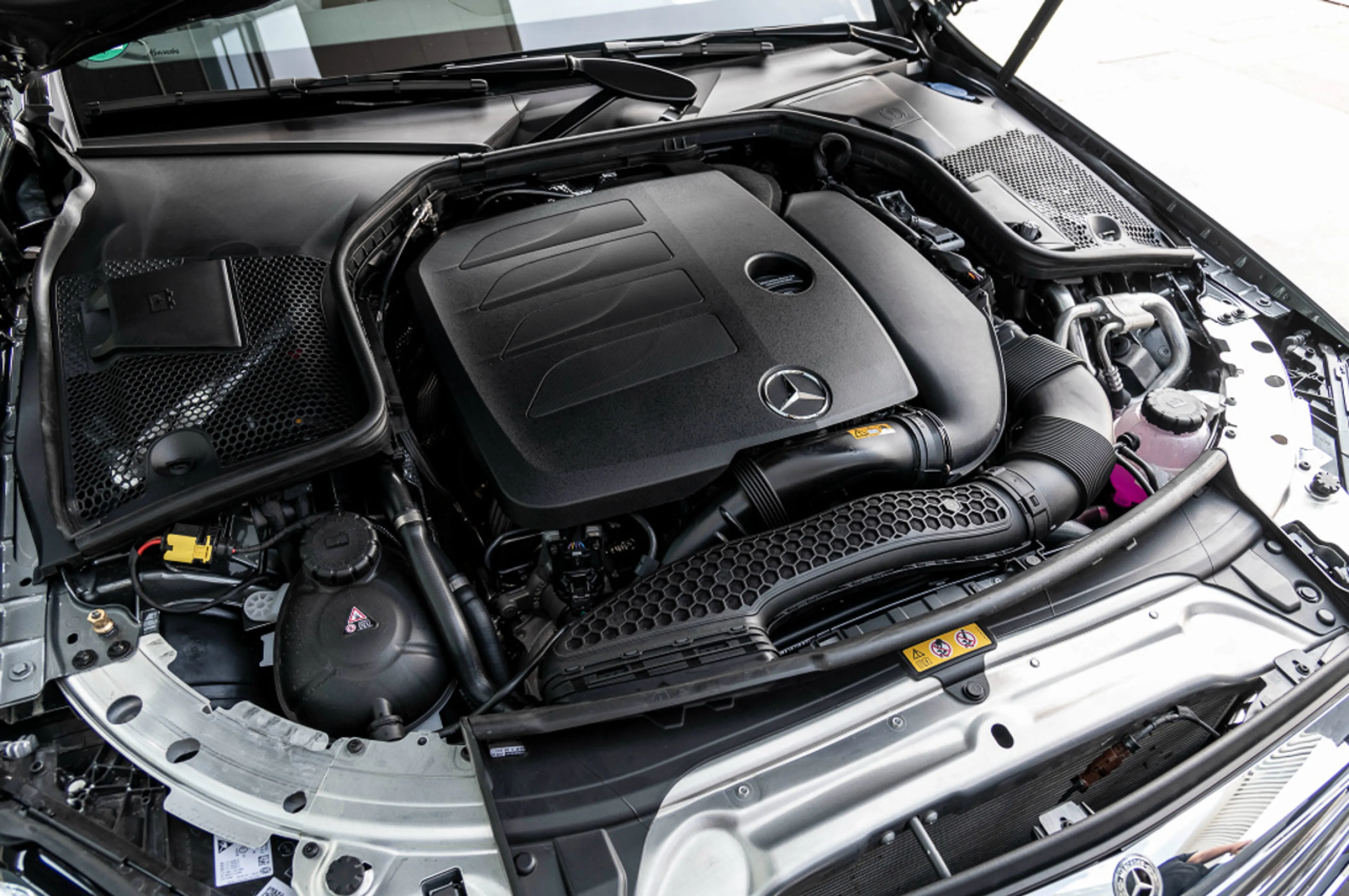 2019 Mercedes-Benz C-Class C 180 Avantgarde thumbnail 4