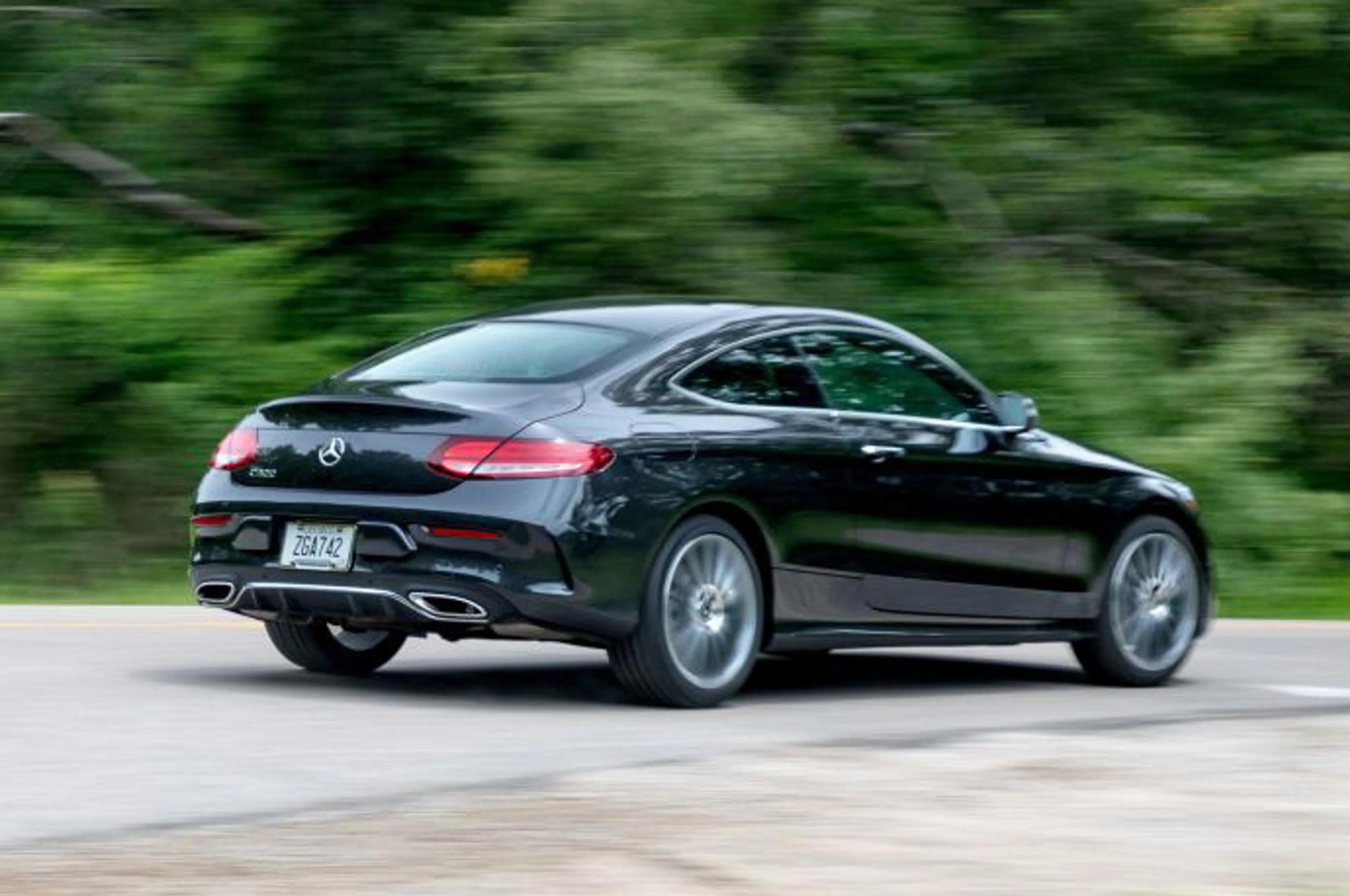 Mercedes-Benz C-Class Coupe thumbnail 2