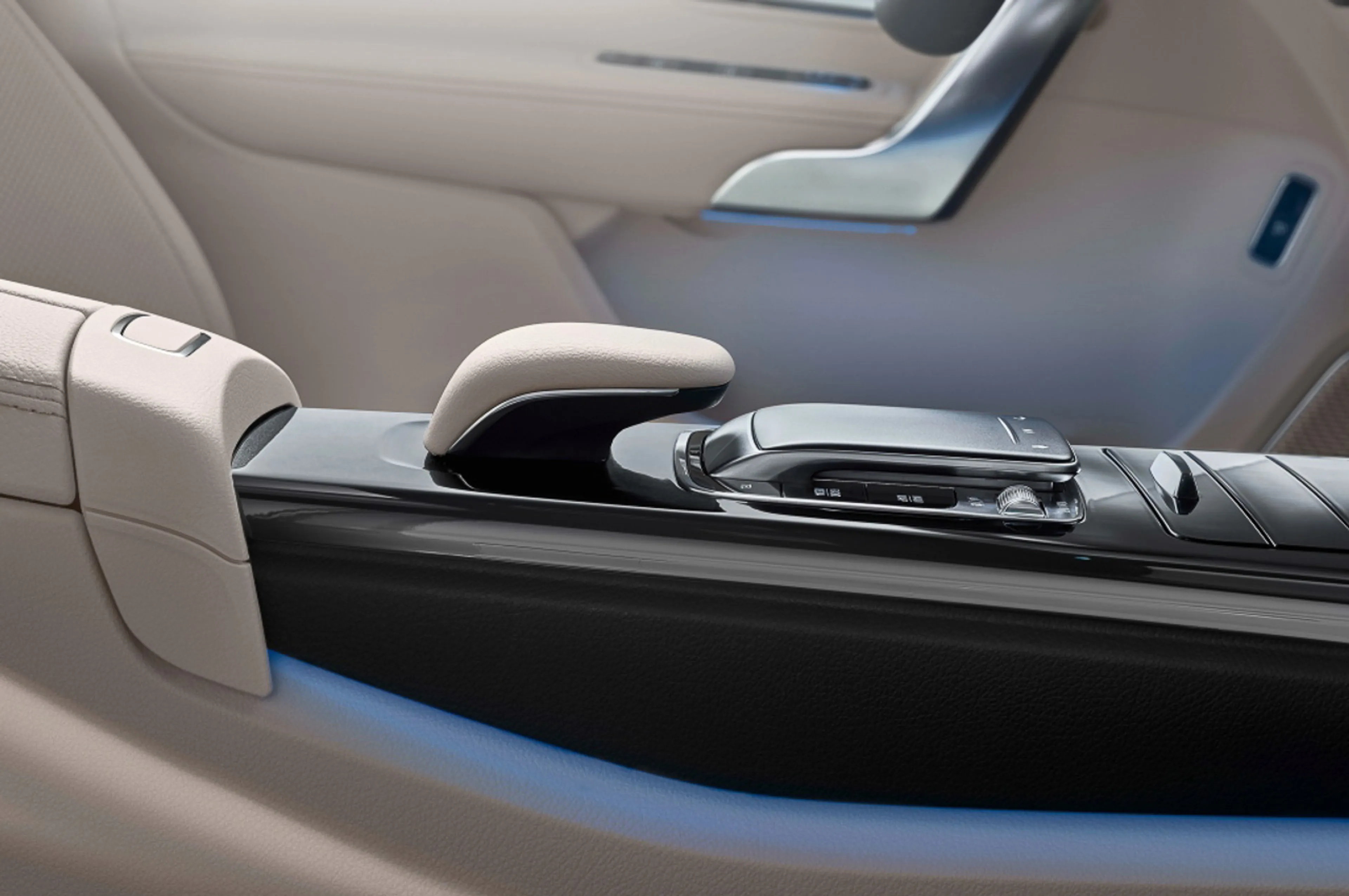 Mercedes-Benz A-Class Sedan thumbnail 4