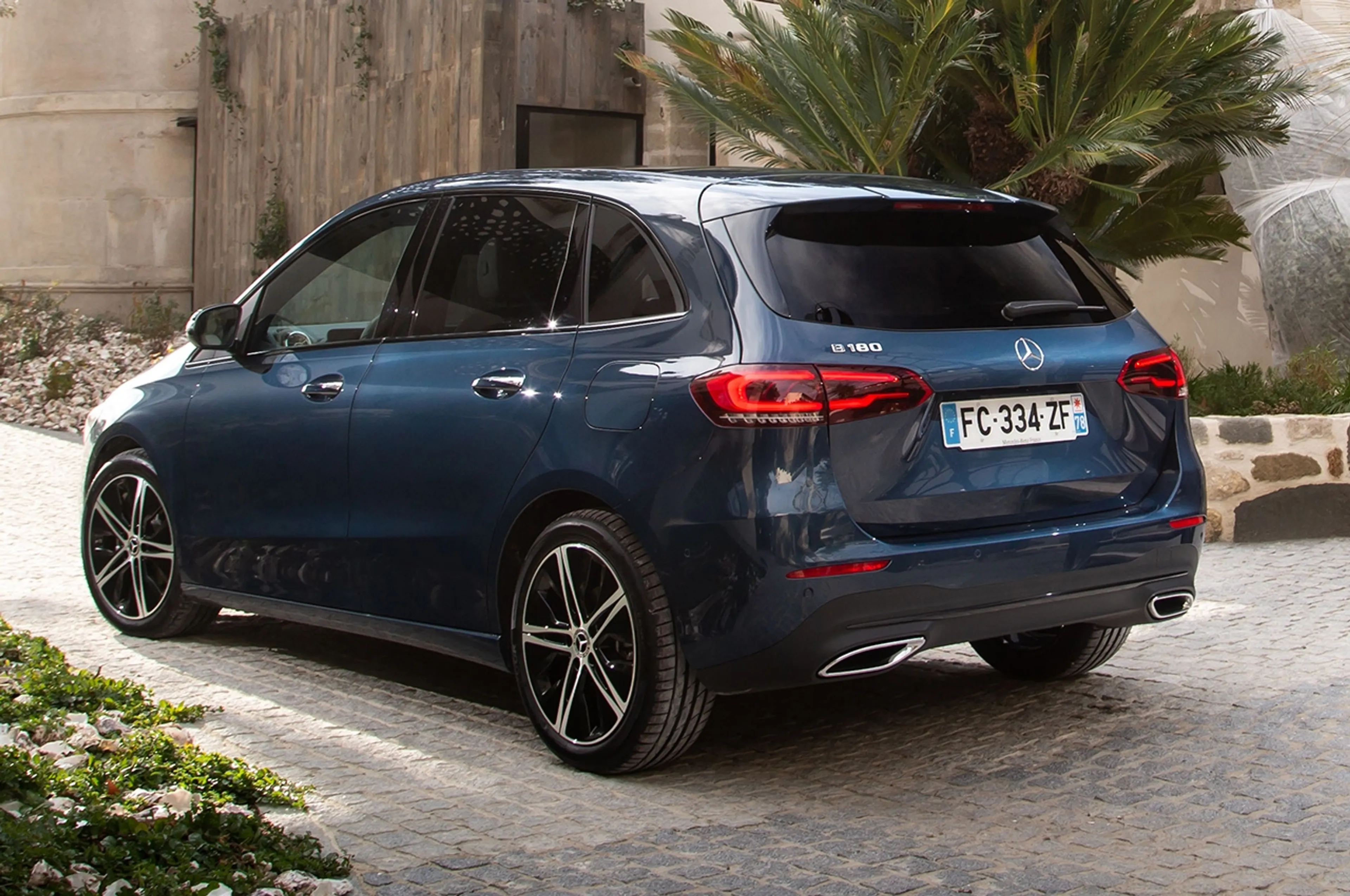 Mercedes-Benz B-Class thumbnail 2