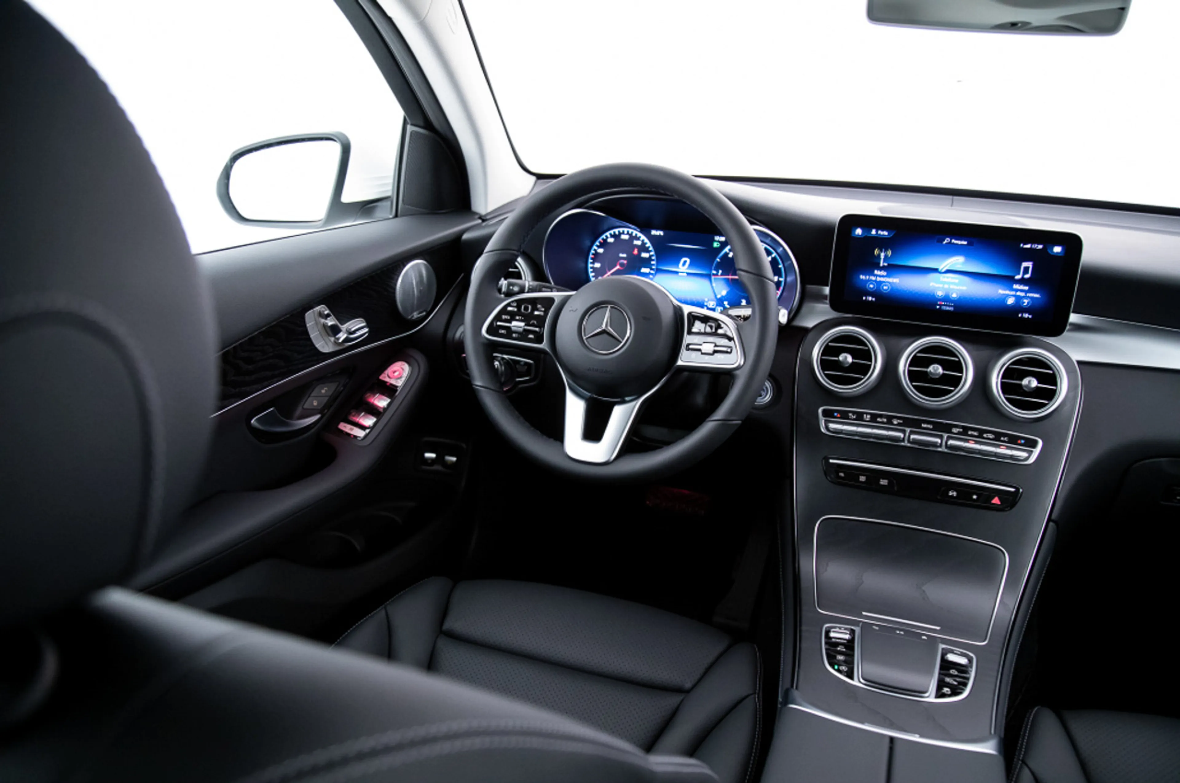 2020 Mercedes-Benz GLC 200 thumbnail 3