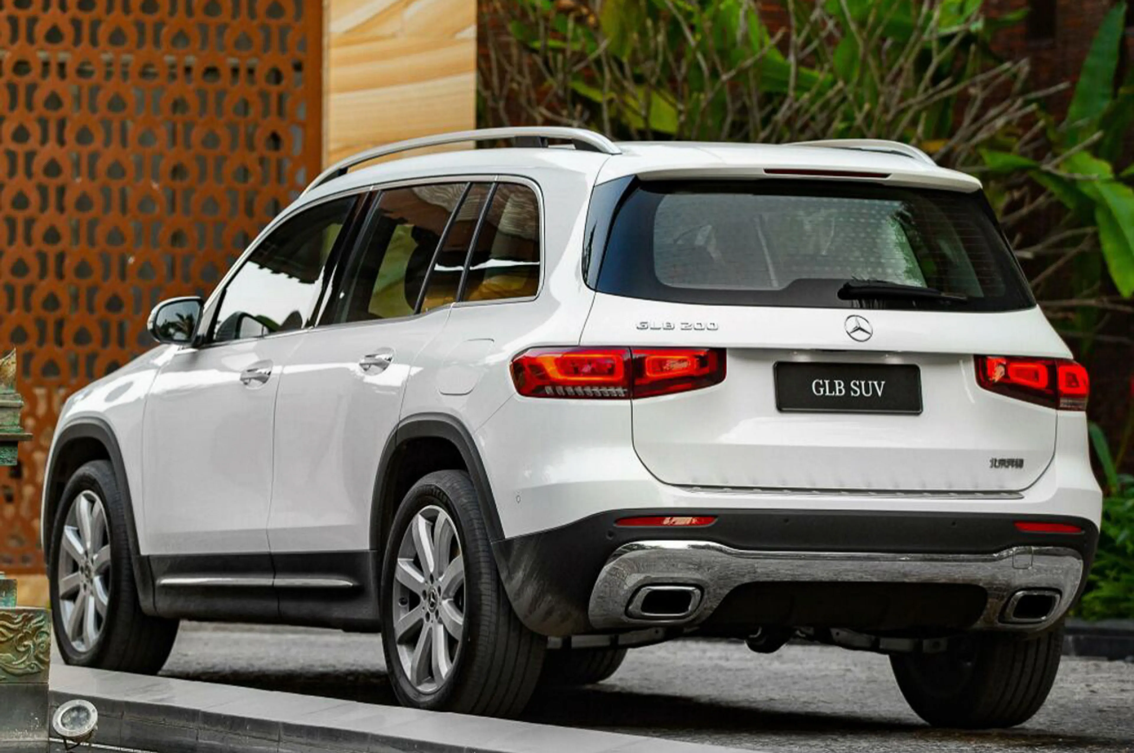 2021 Mercedes-Benz GLB 200 AMG Line thumbnail 2