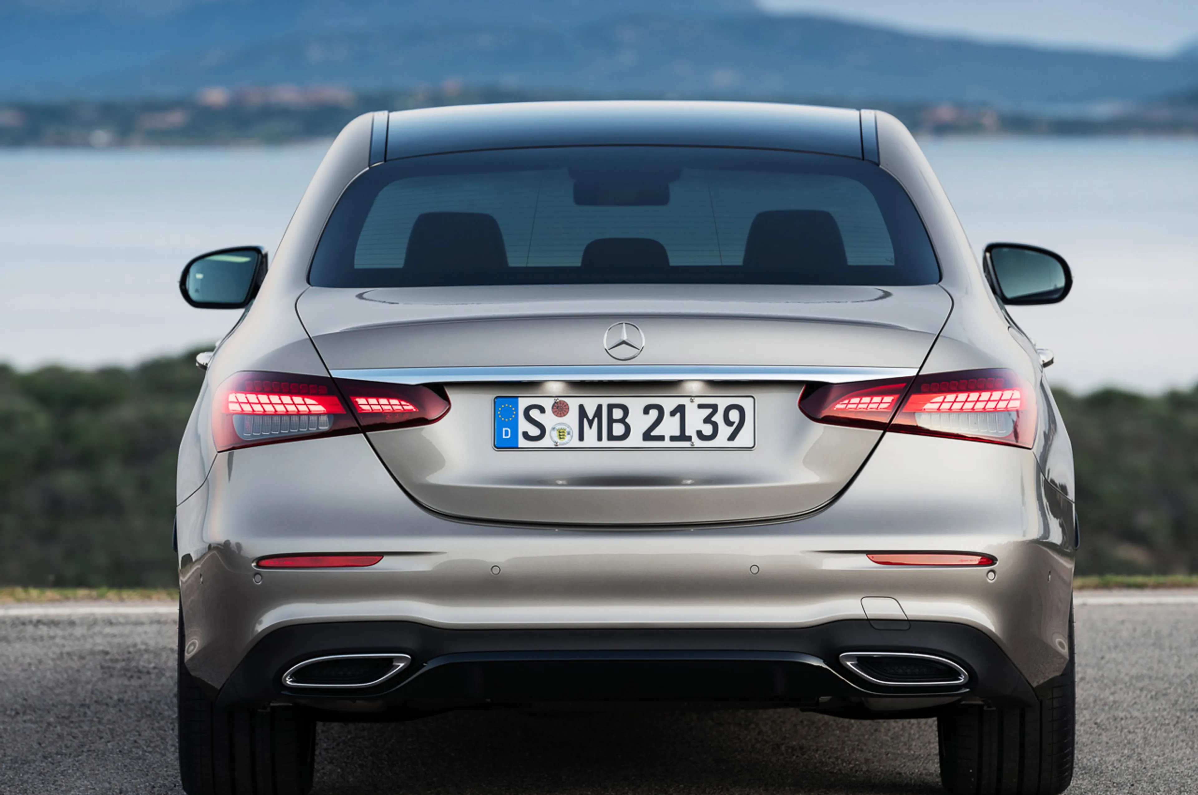 Mercedes-Benz E-Class thumbnail 2