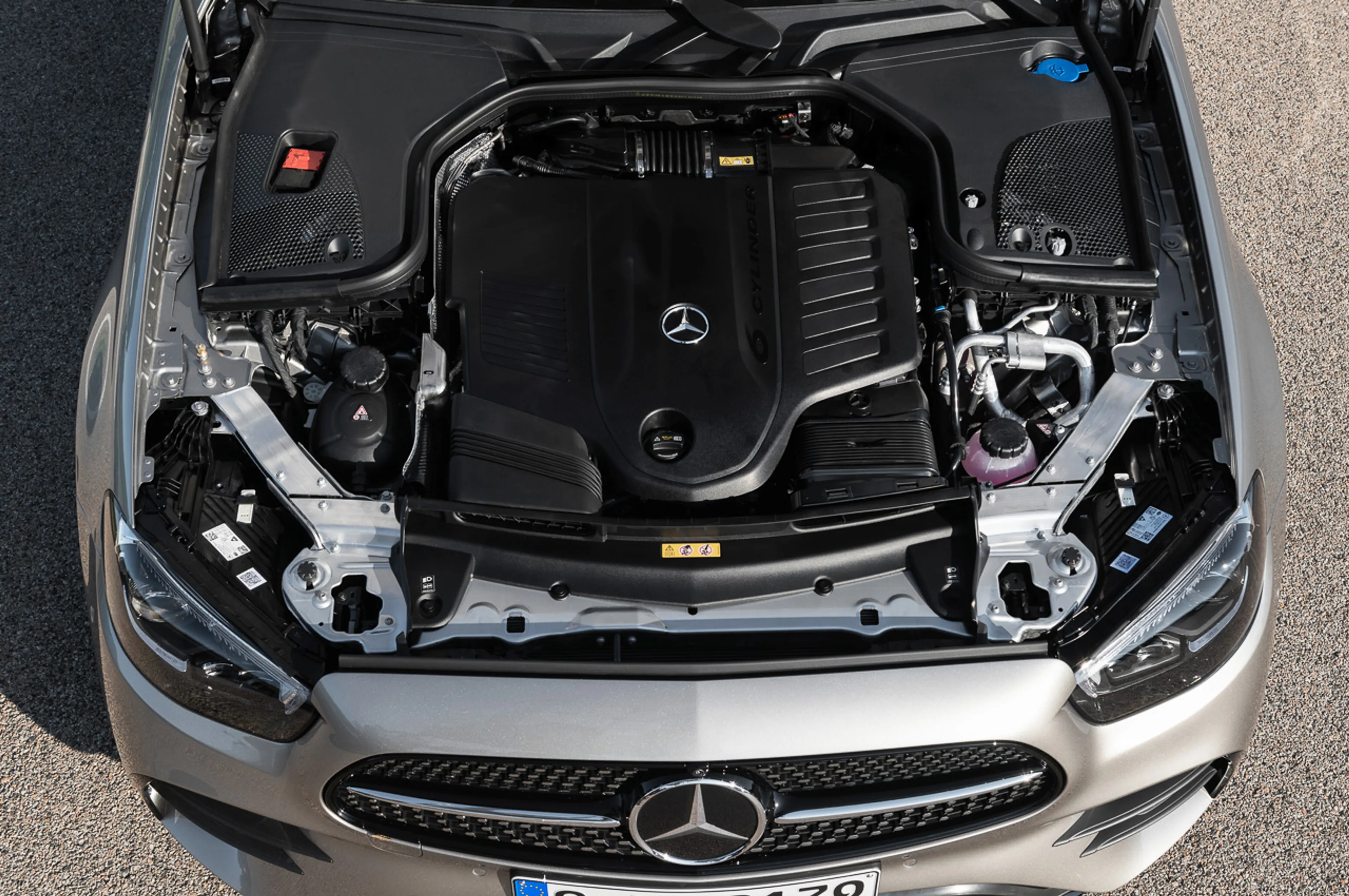 Mercedes-Benz E-Class thumbnail 4