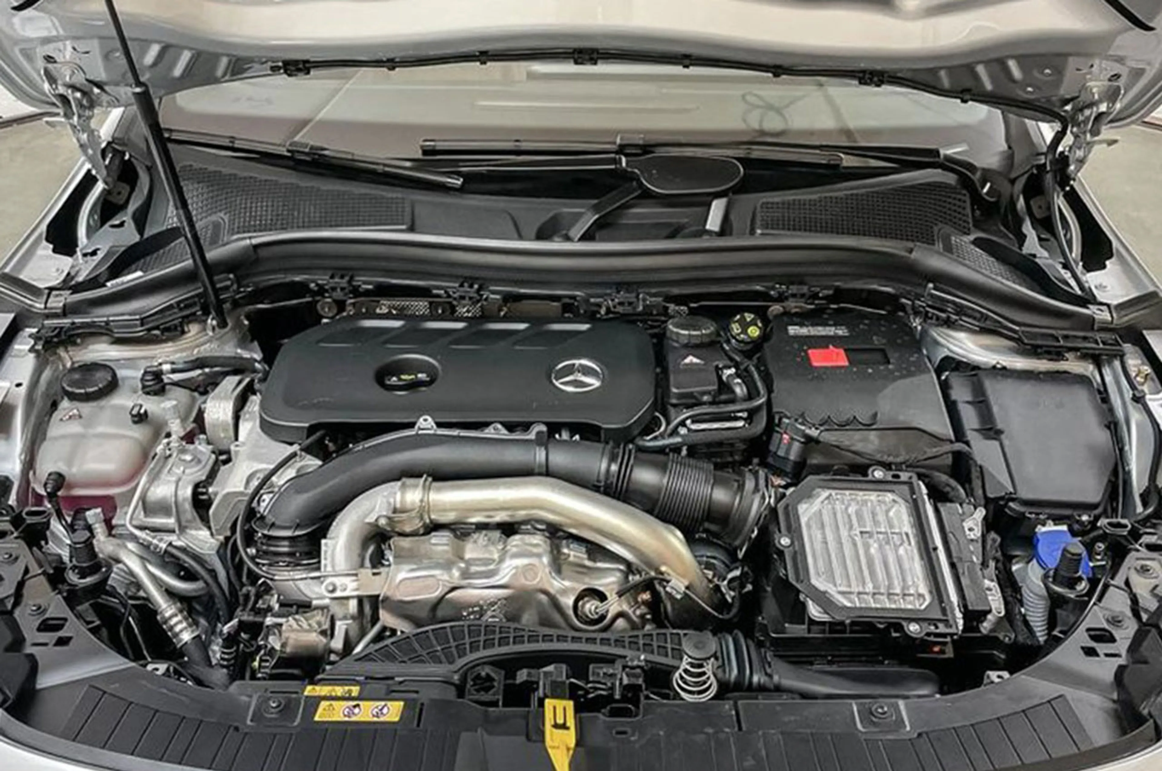 Mercedes-Benz GLA thumbnail 4