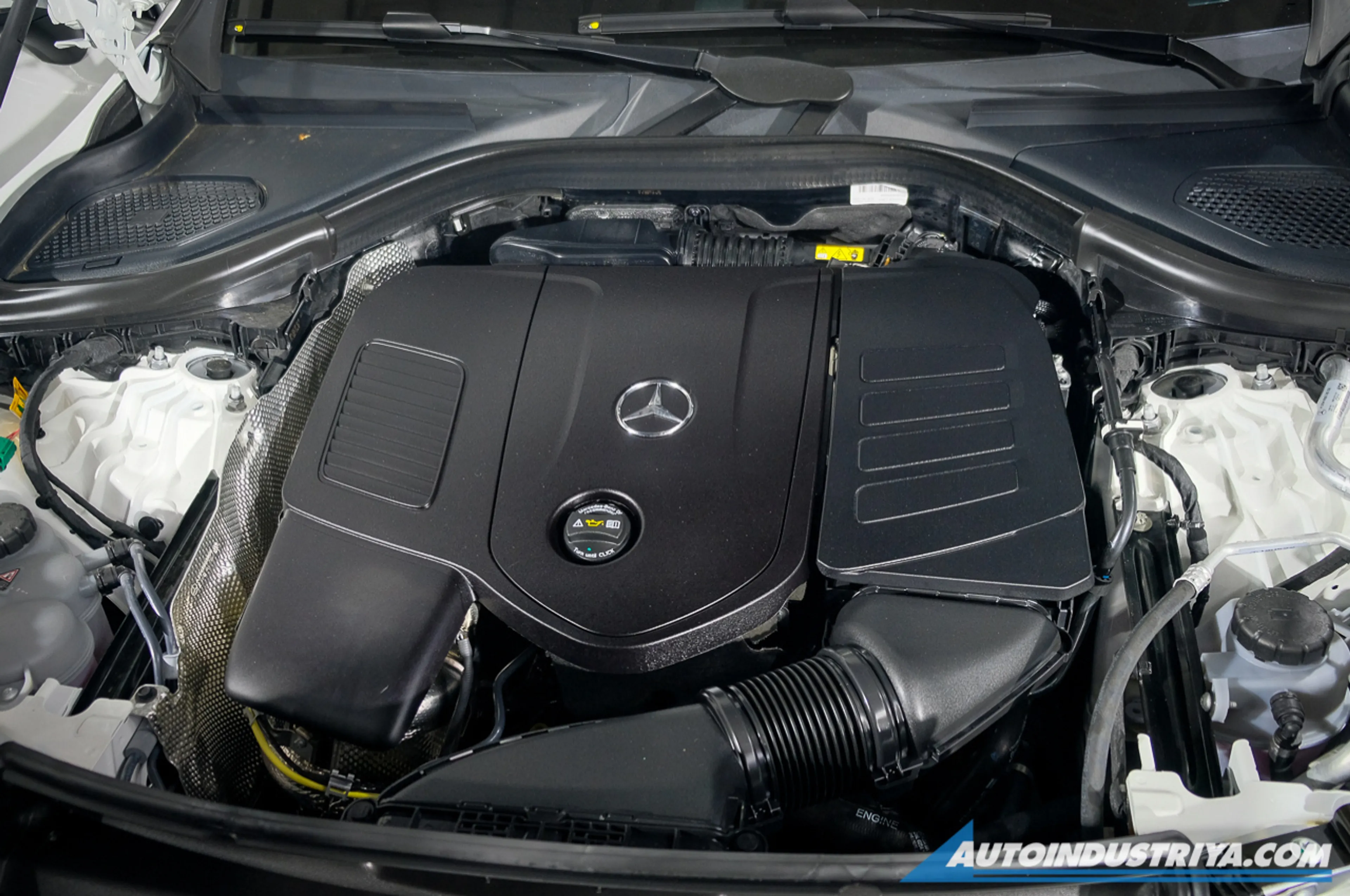 Mercedes-Benz E-Class PHEV thumbnail 4