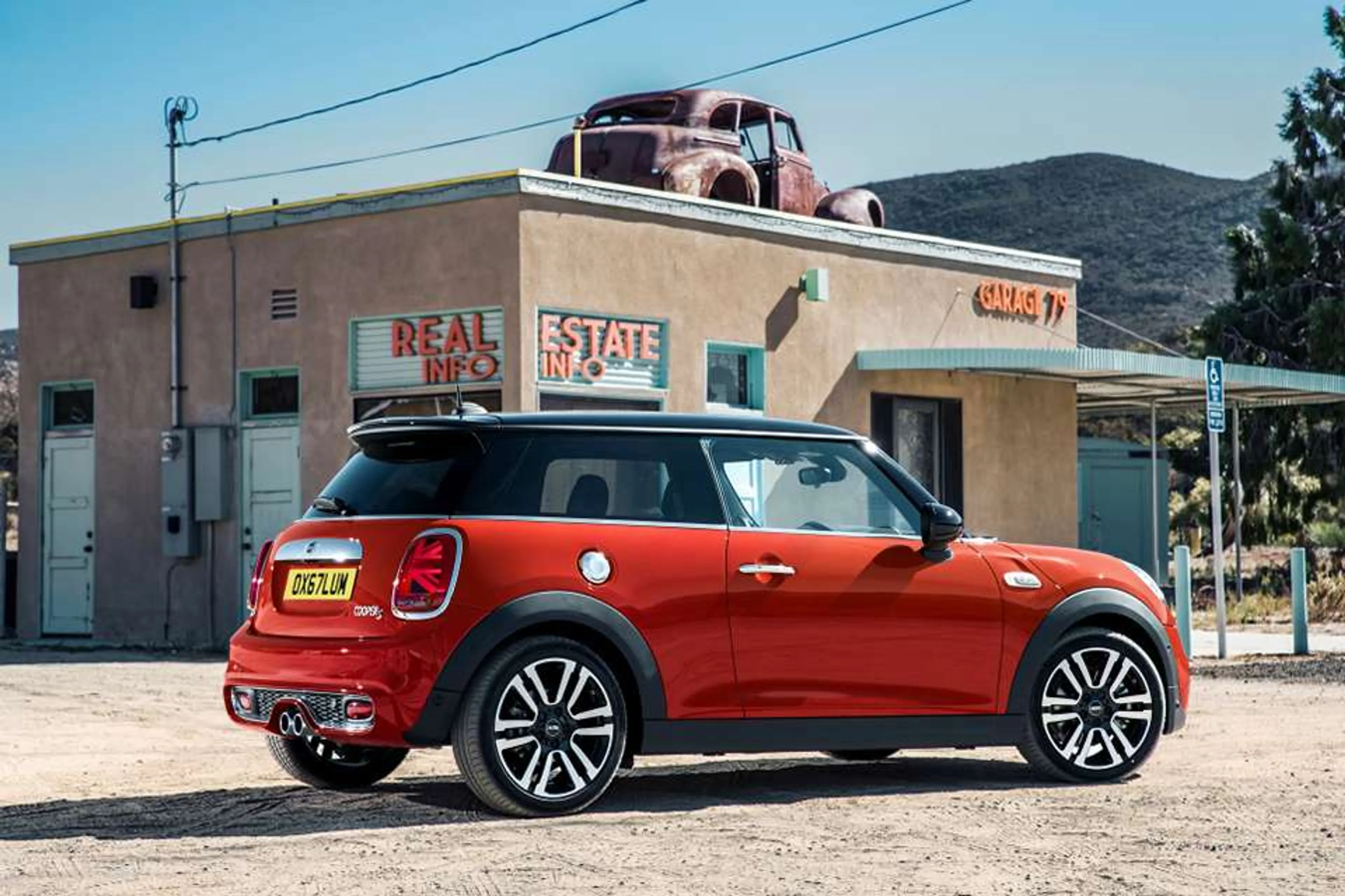 Mini Cooper 3-Door thumbnail 2