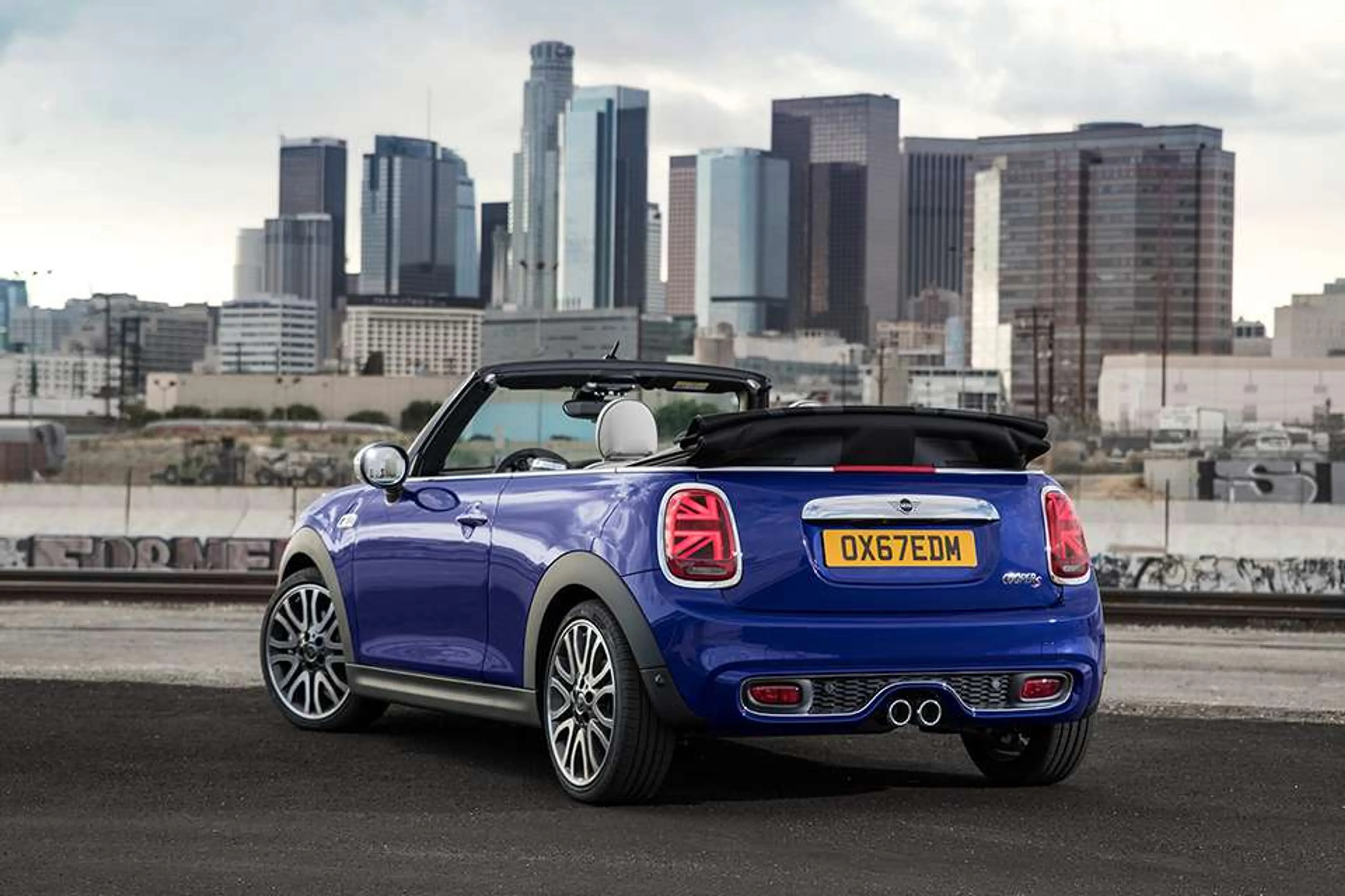 Mini Cooper Convertible thumbnail 2