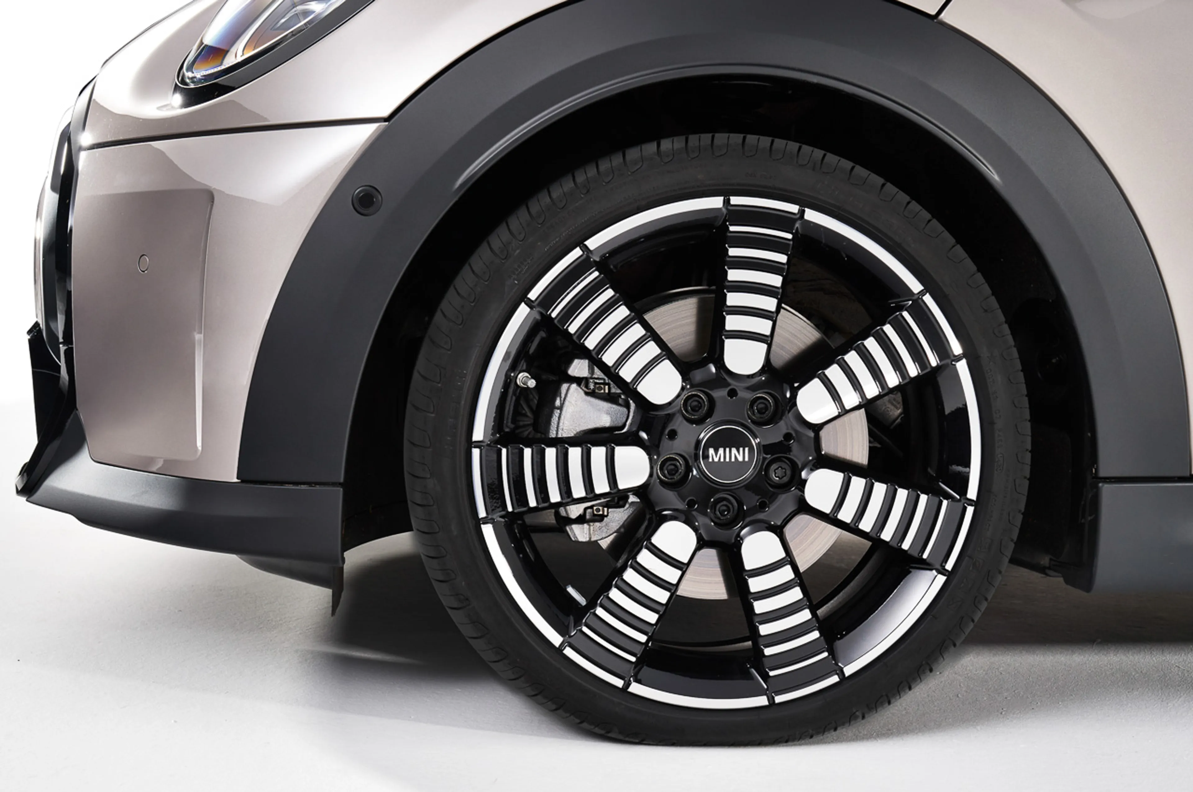 Mini 3-Door thumbnail 4