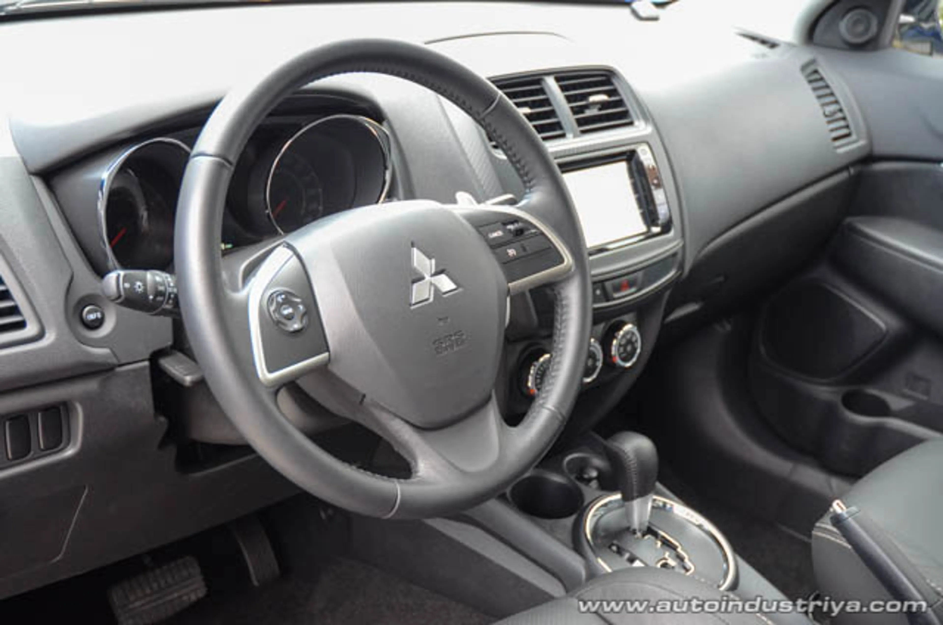 2015 Mitsubishi ASX 2.0 GLS CVT thumbnail 3