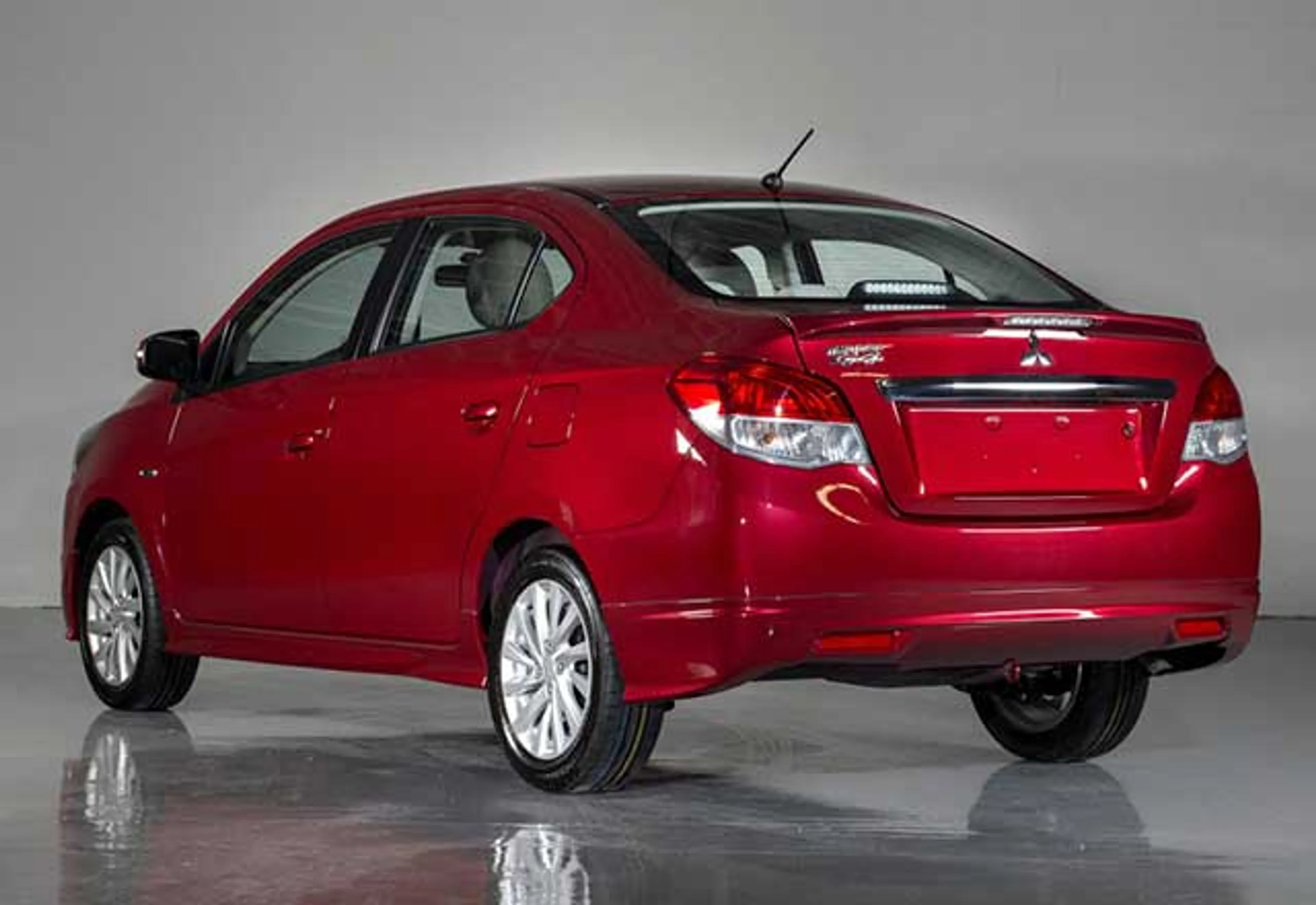 2015 Mitsubishi Mirage G4 GX MT thumbnail 2