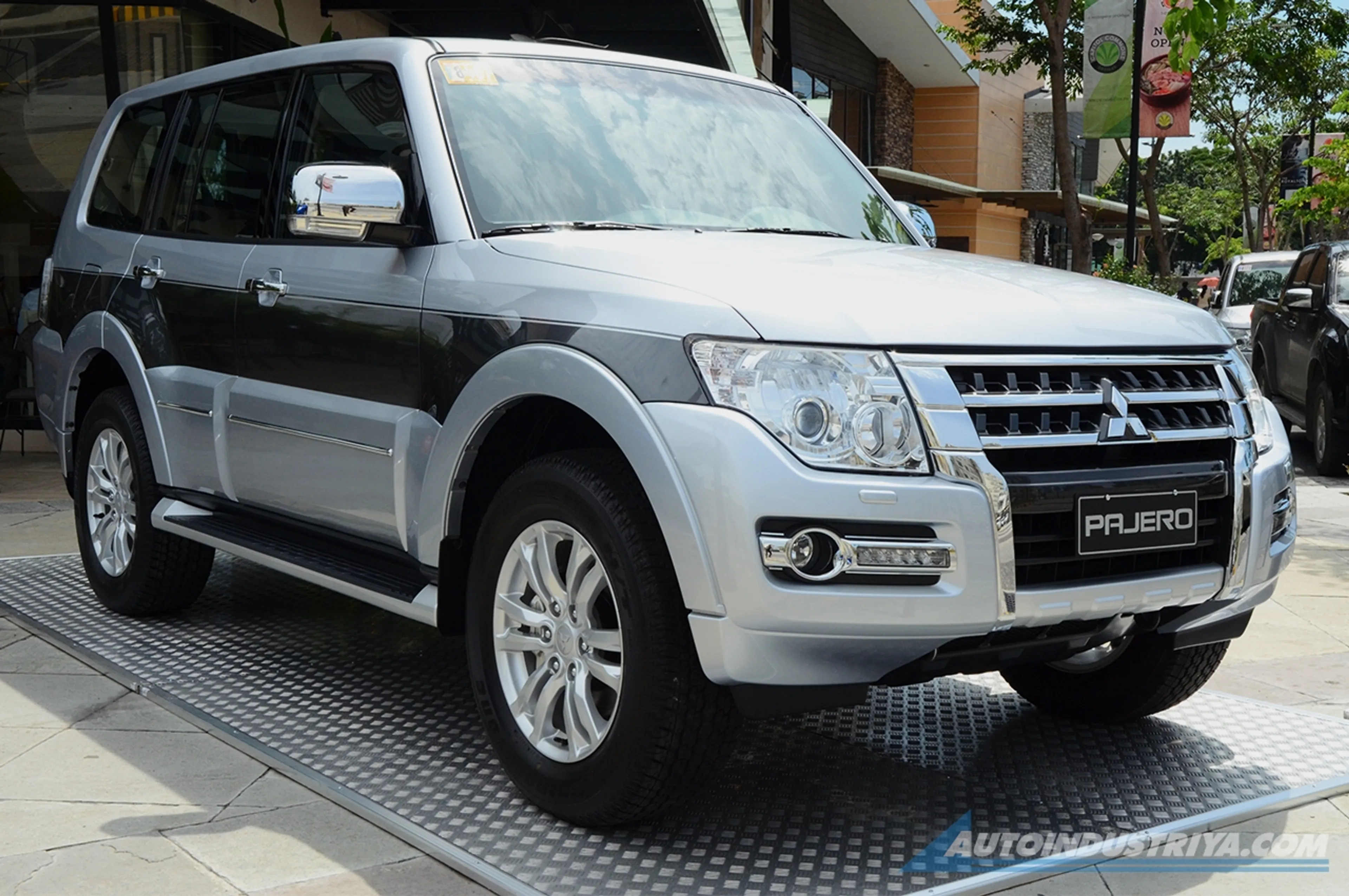 Mitsubishi Pajero 2015