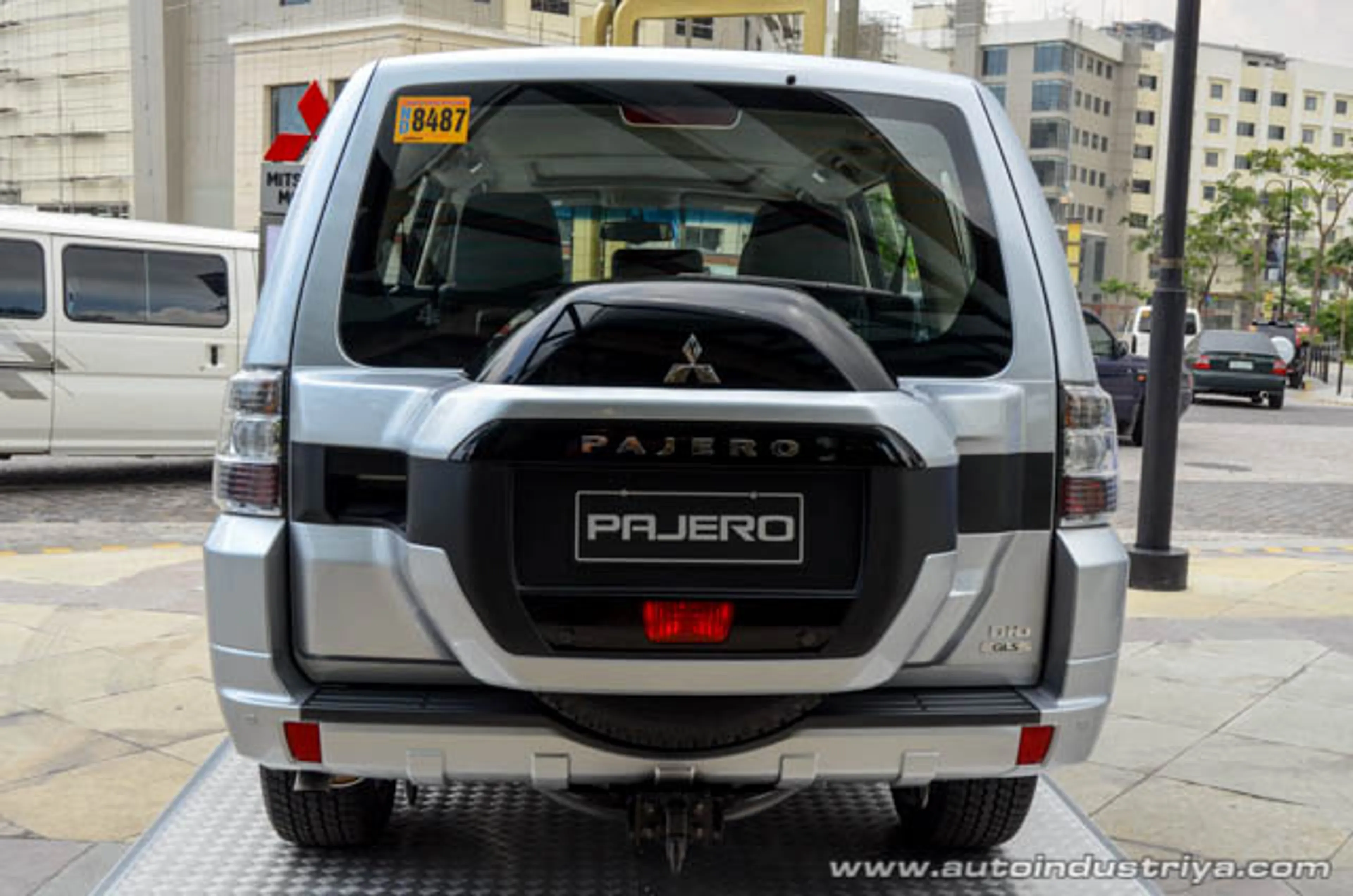 Mitsubishi Pajero thumbnail 4