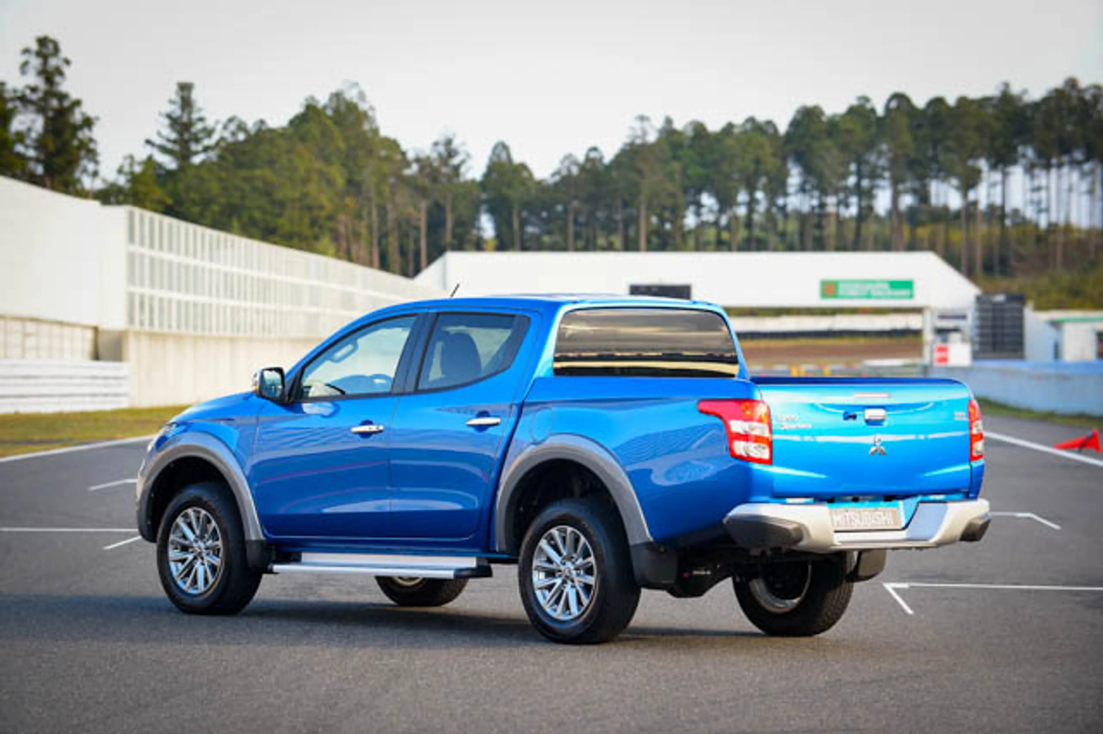 2015 Mitsubishi Strada GLS-V 4x4 MT SE thumbnail 2