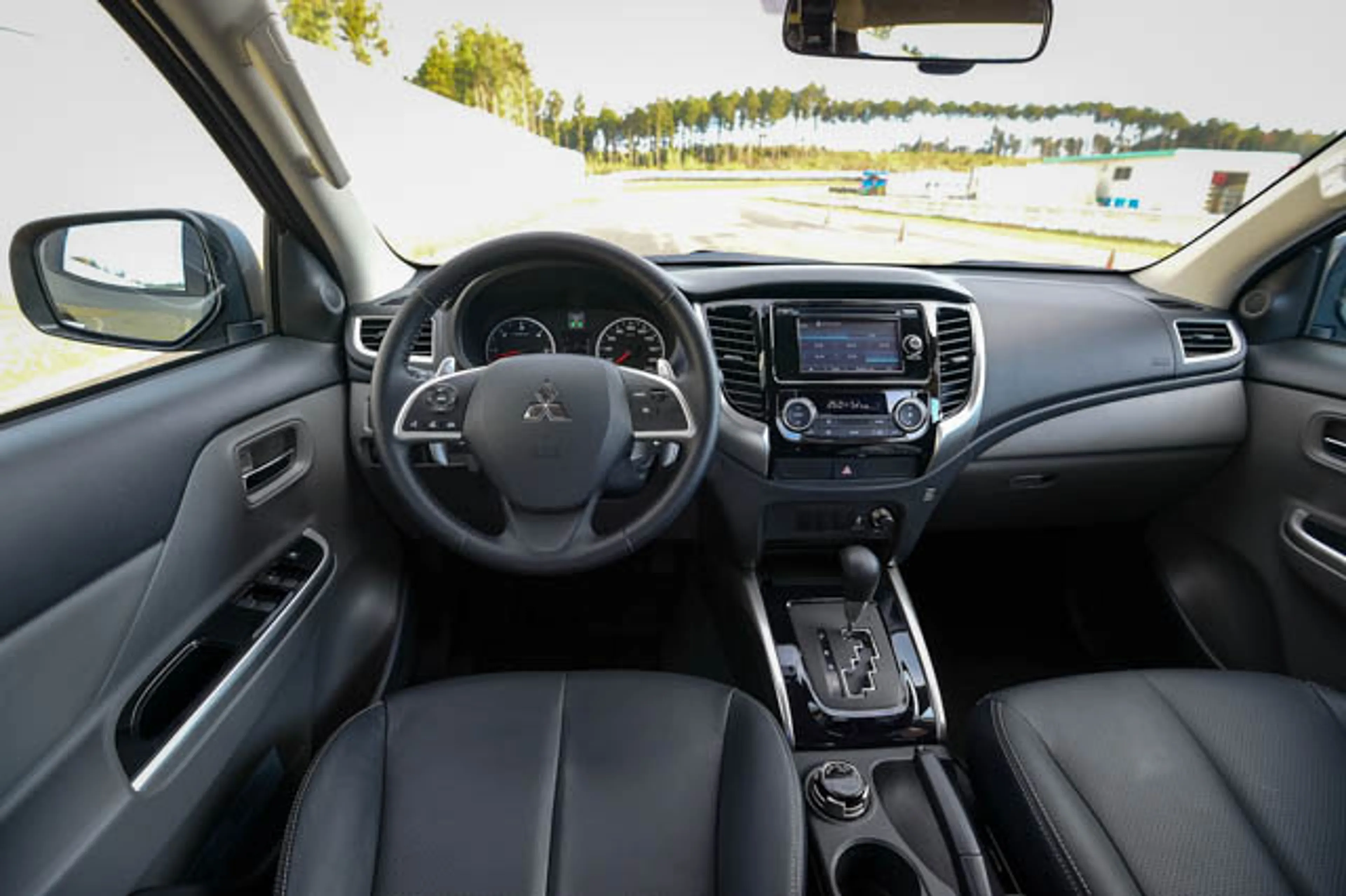 2015 Mitsubishi Strada GLS-V 4x4 MT SE thumbnail 3