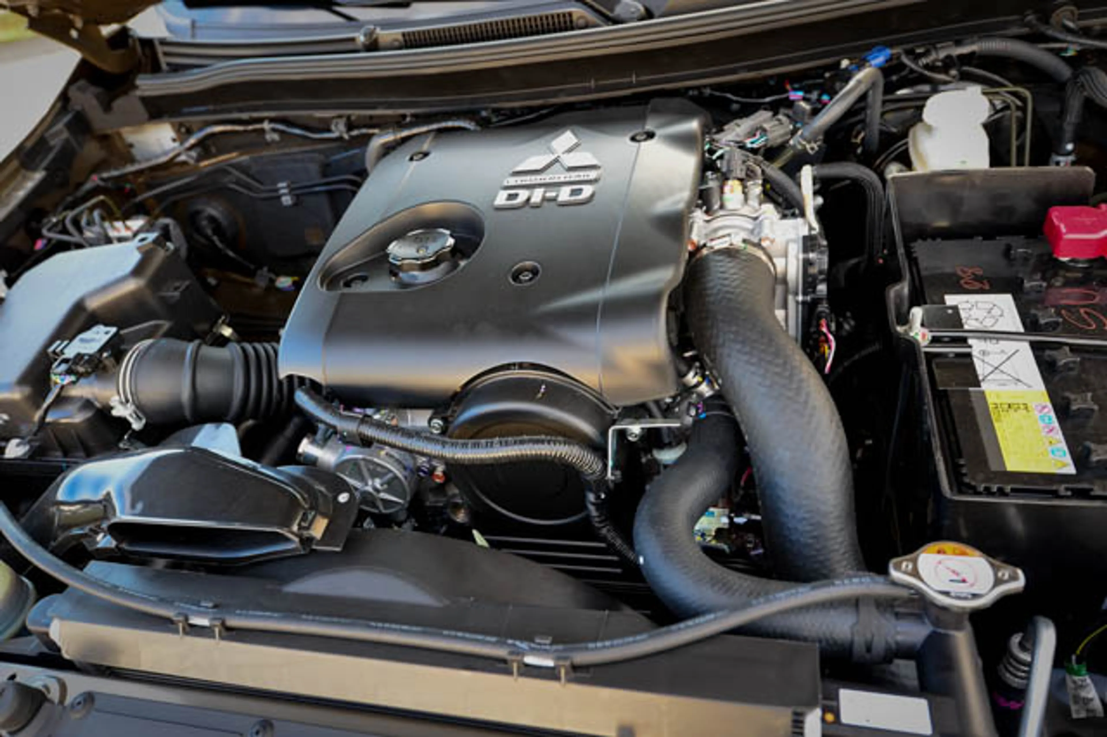 2015 Mitsubishi Strada GLS-V 4x4 MT SE thumbnail 4