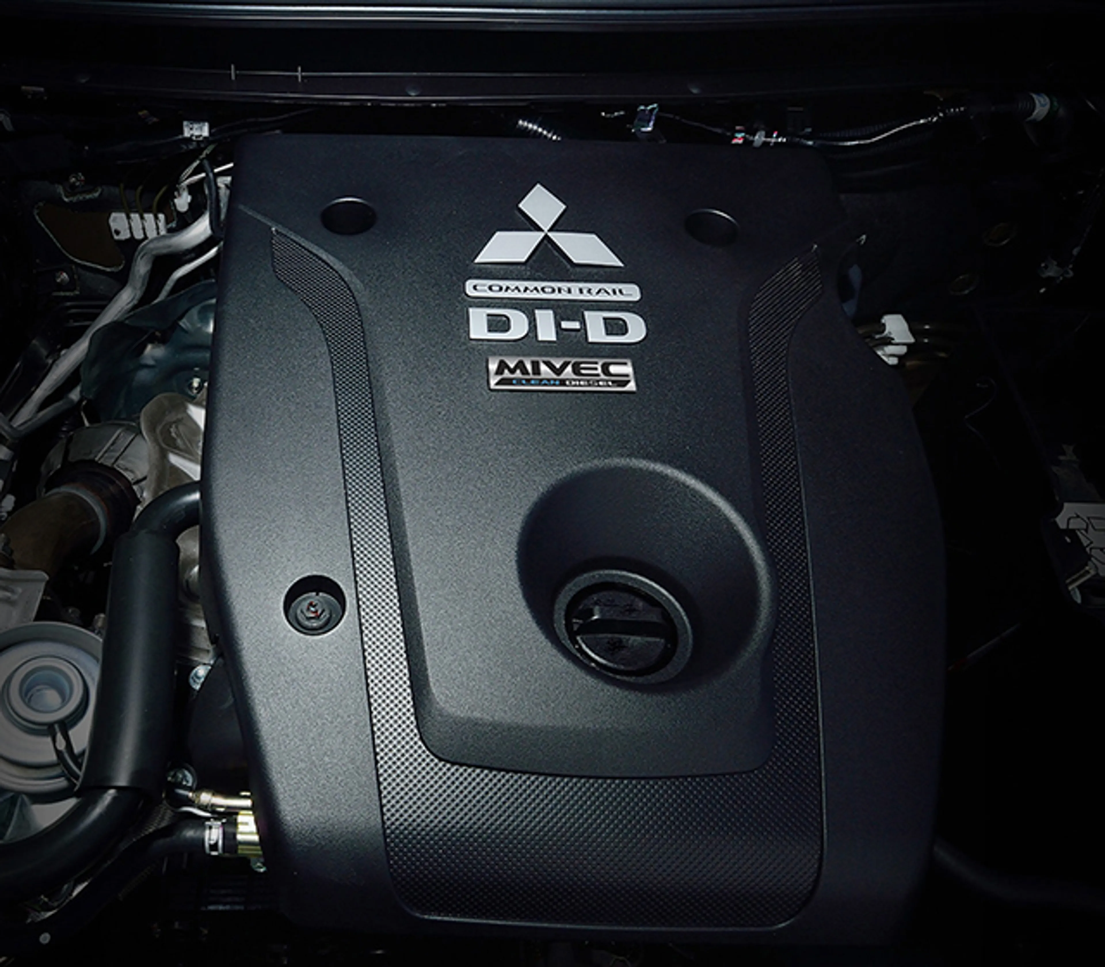 2016 Mitsubishi Montero Sport 2.4 GLX MT thumbnail 4