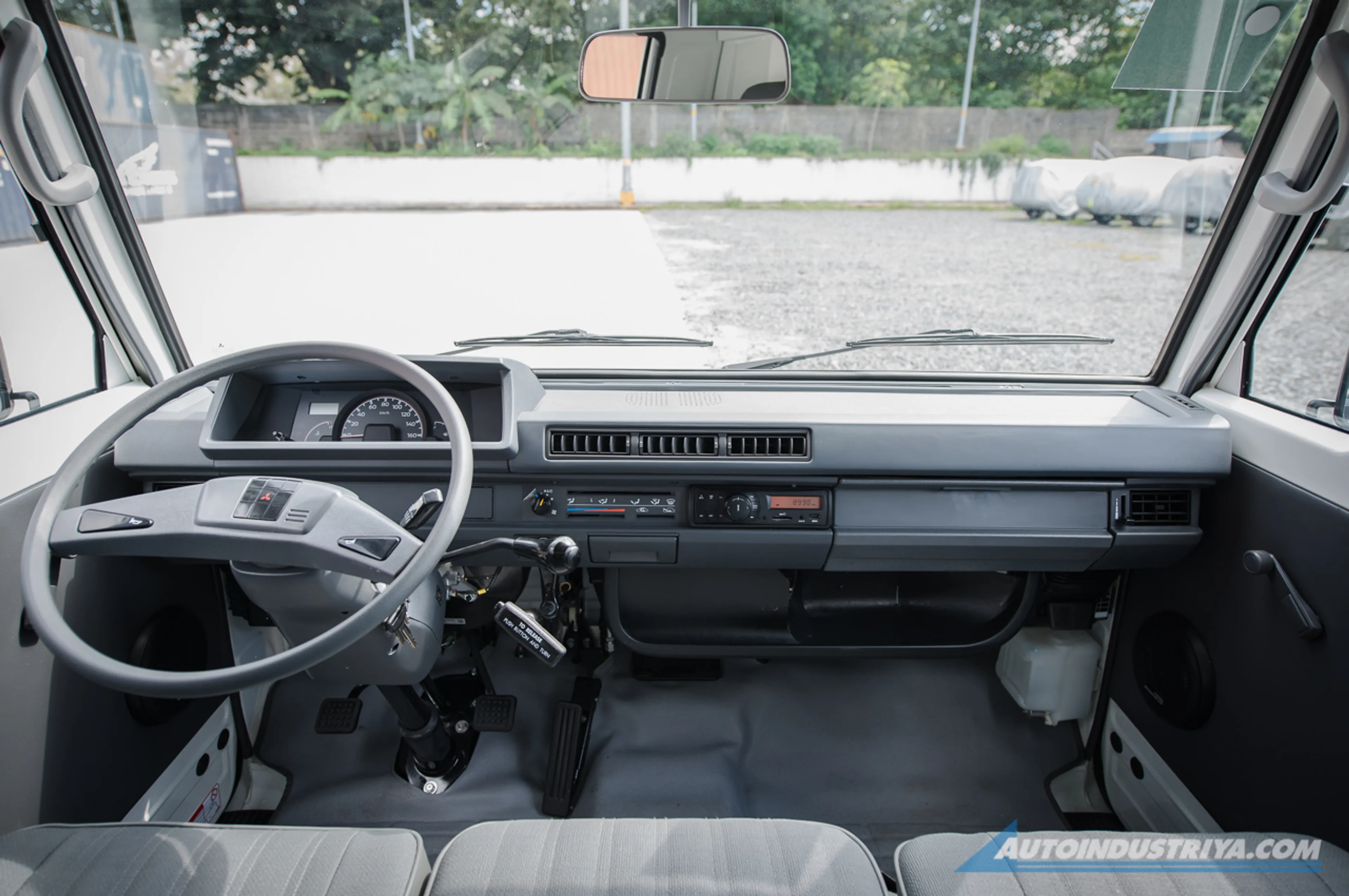 Mitsubishi L300 thumbnail 3