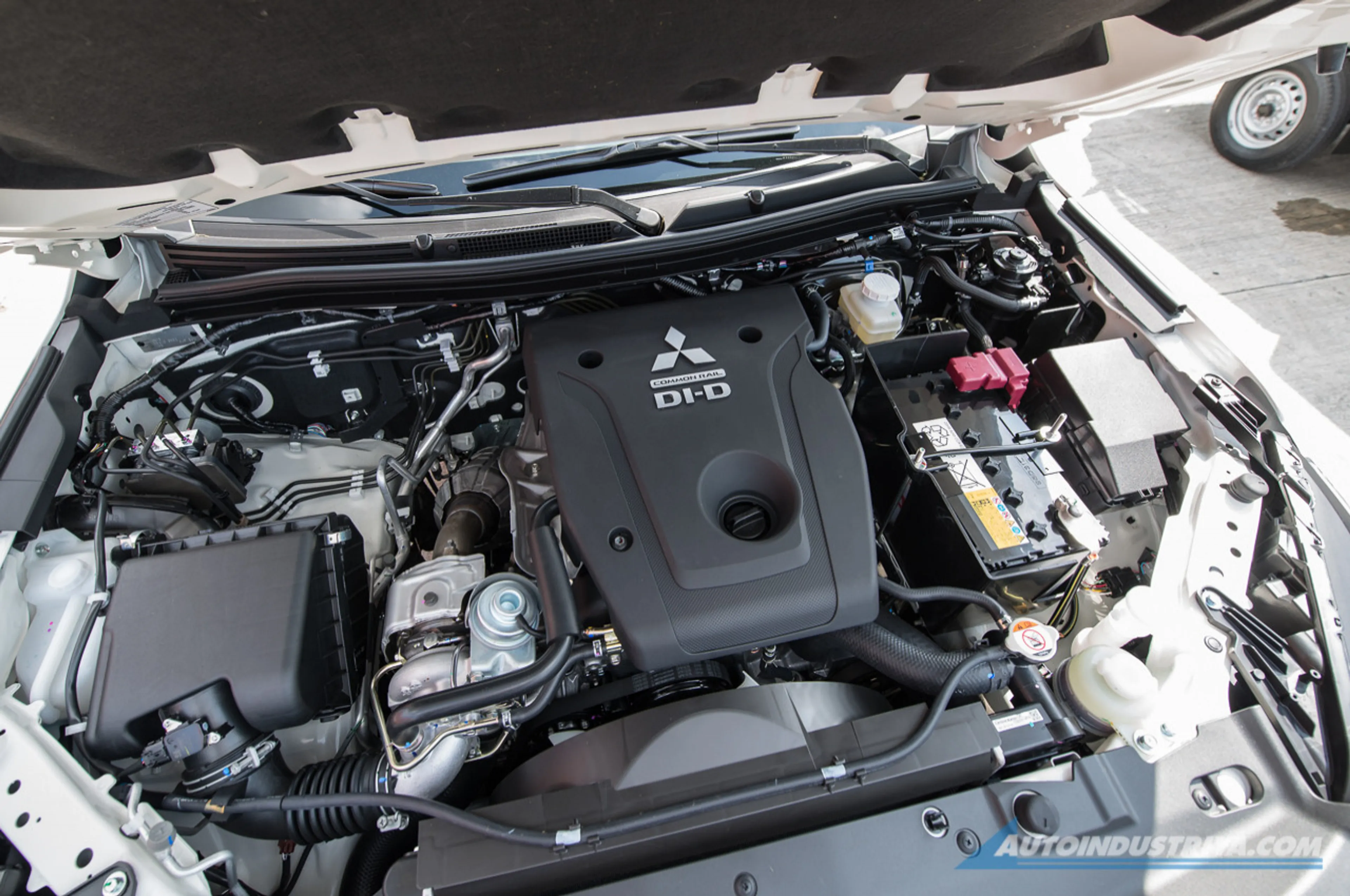 Mitsubishi Montero Sport thumbnail 4