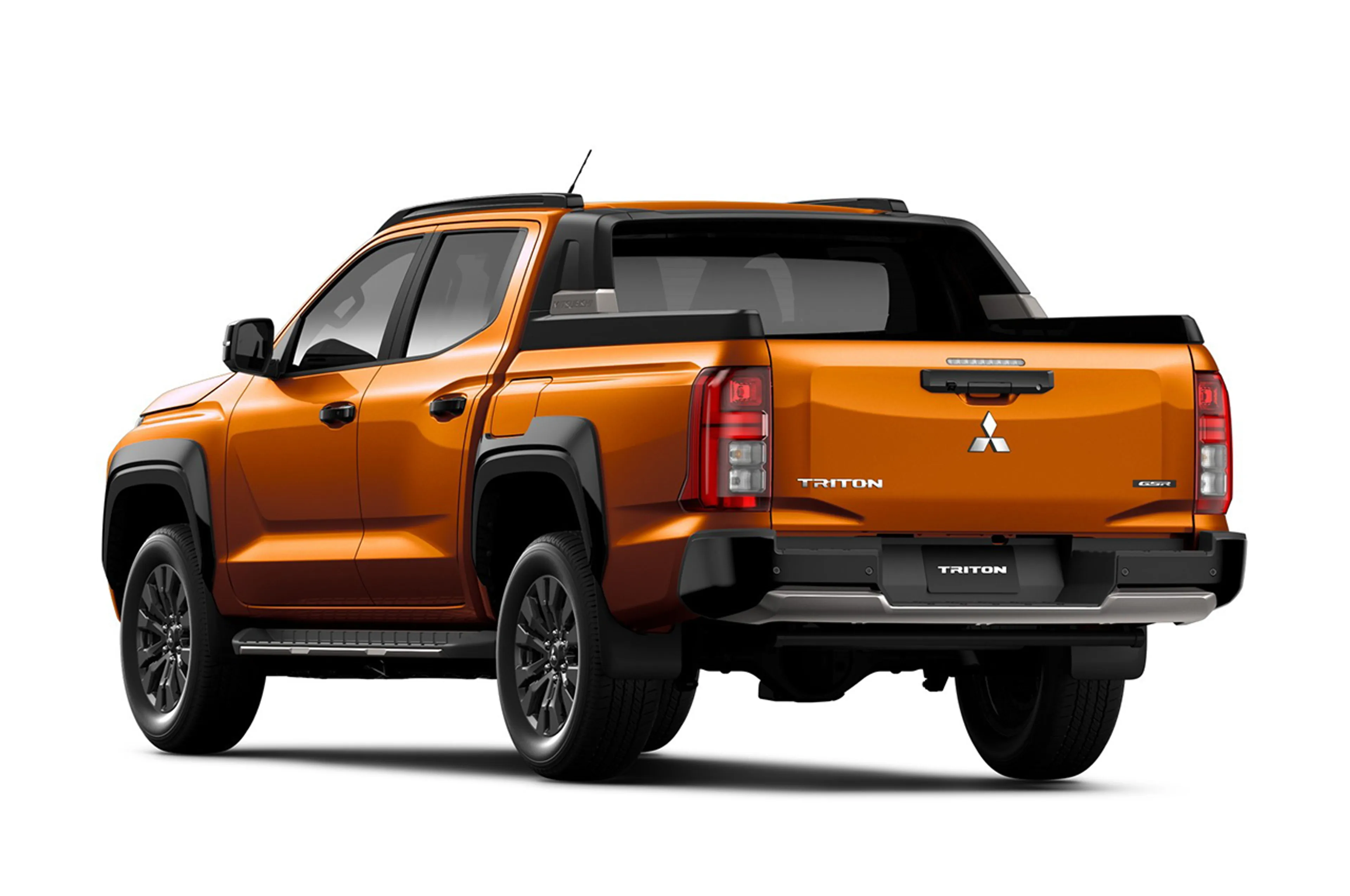 Mitsubishi Triton thumbnail 2