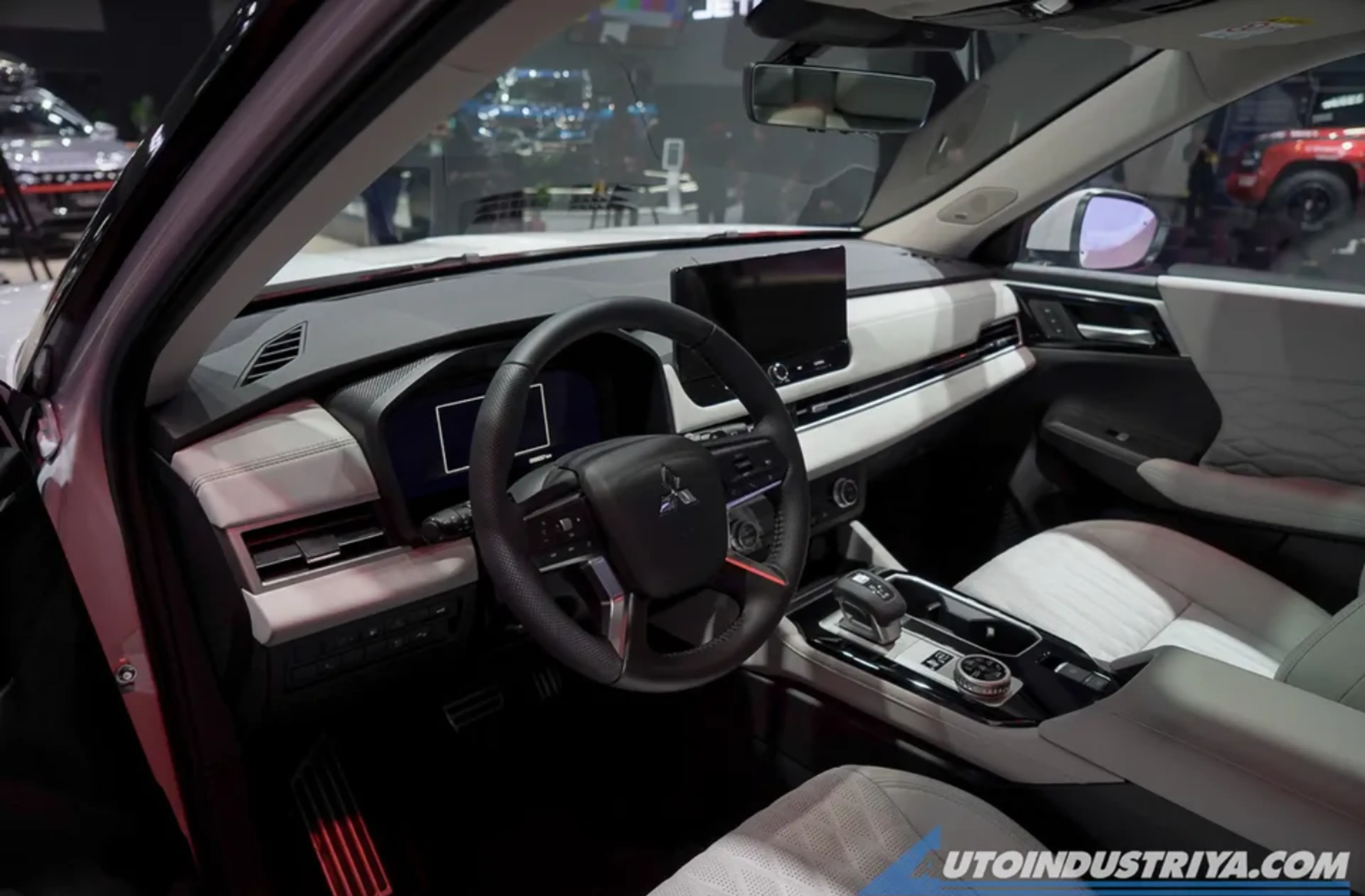 Mitsubishi Outlander  thumbnail 3