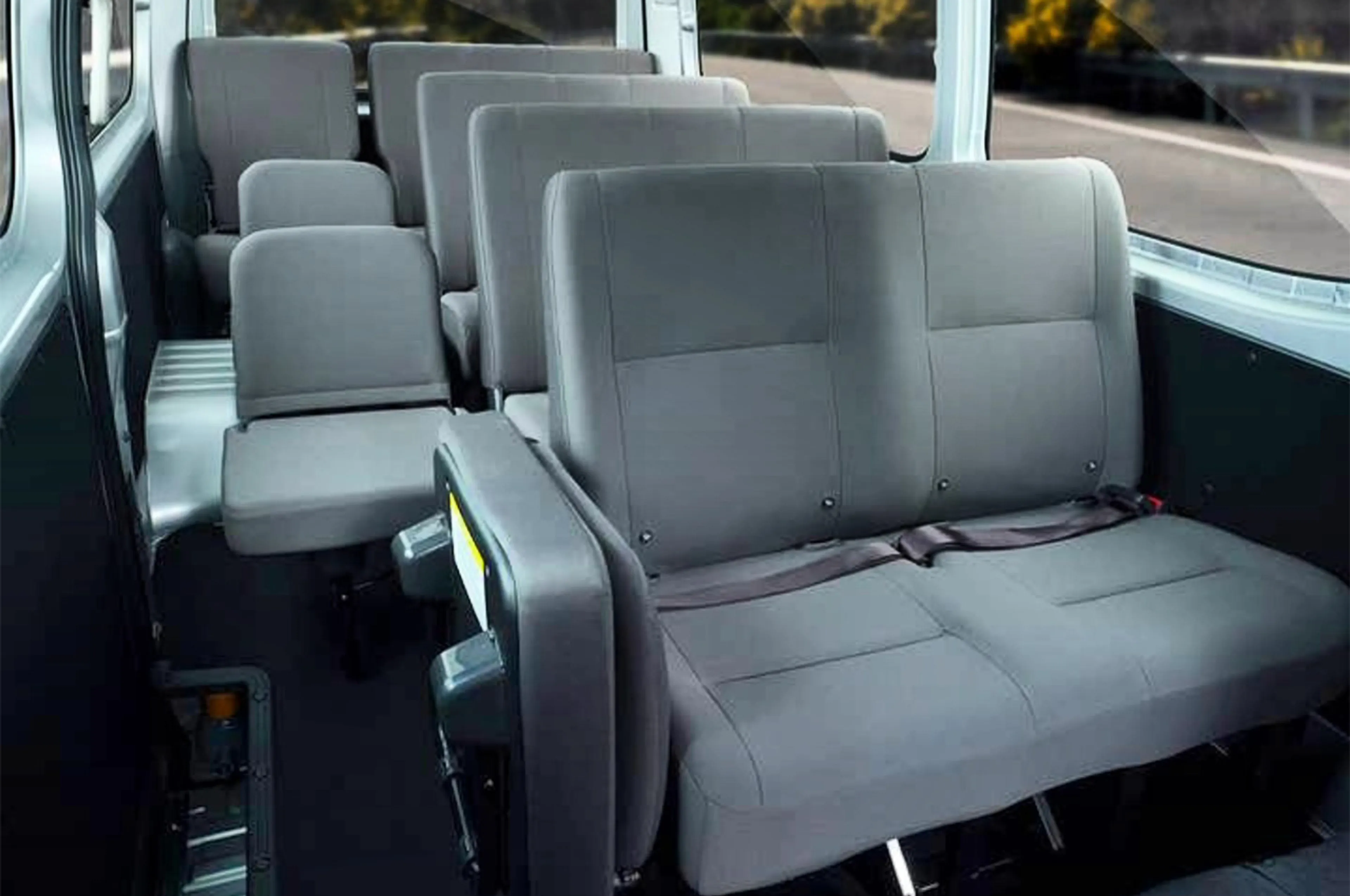 Mitsubishi Versa Van thumbnail 4