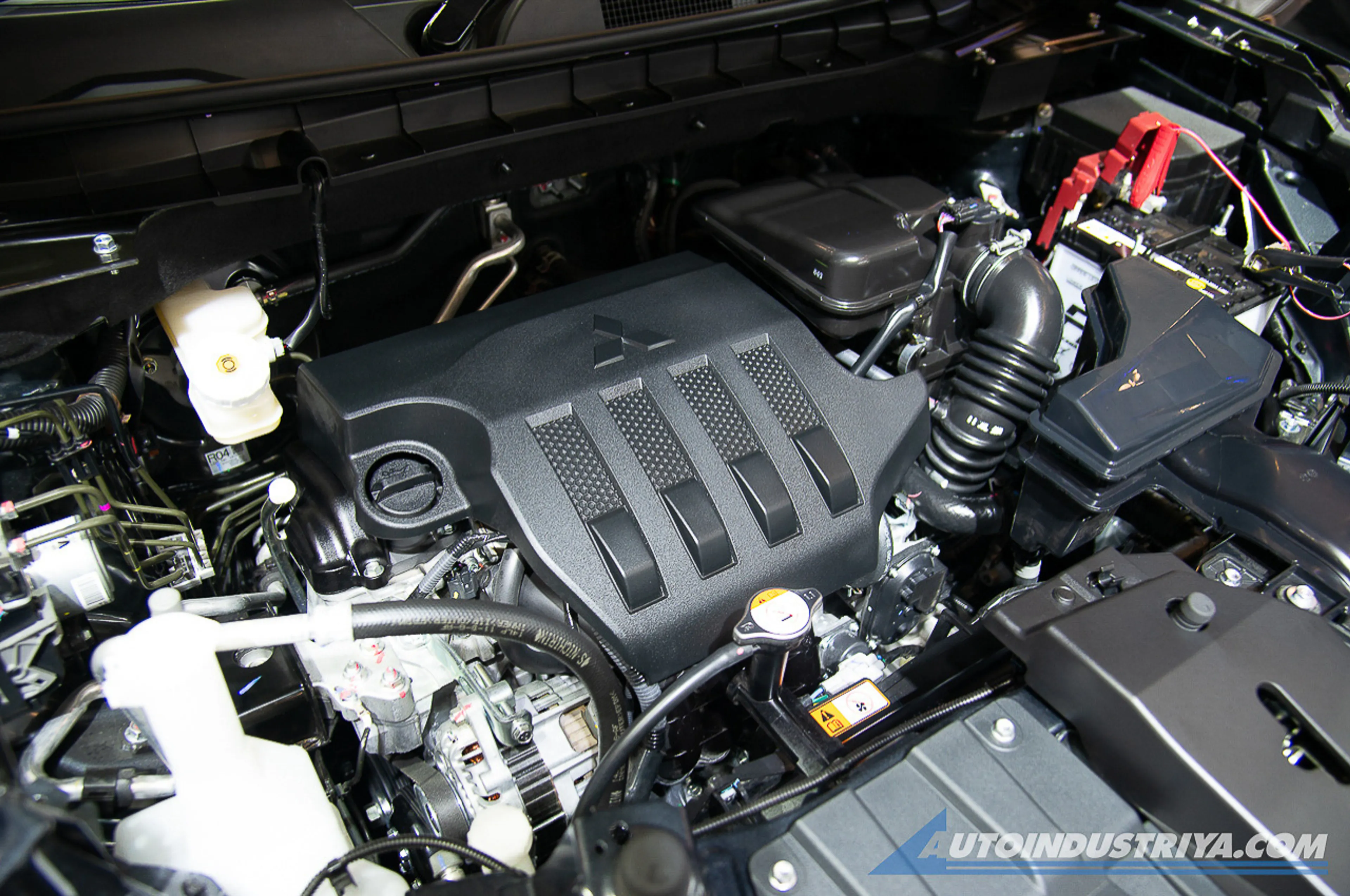 Mitsubishi XForce thumbnail 4